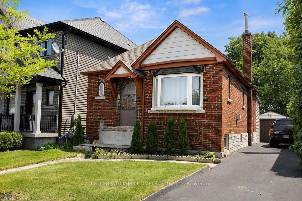 Photo of 35 Barons Avenue S
