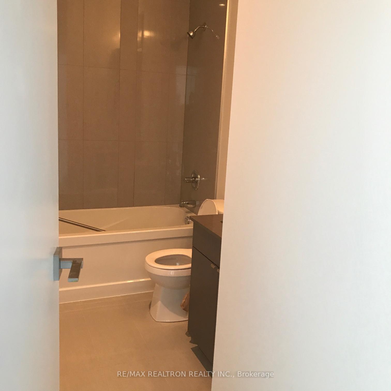 Photo 6 of Unit Ph 3316, 98 Lillian Street, Toronto, Mount Pleasant West — HOMEH