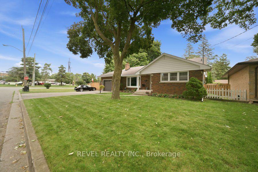 Photo 10 of 37 Burke Avenue, Brantford, Echo Place — HOMEH