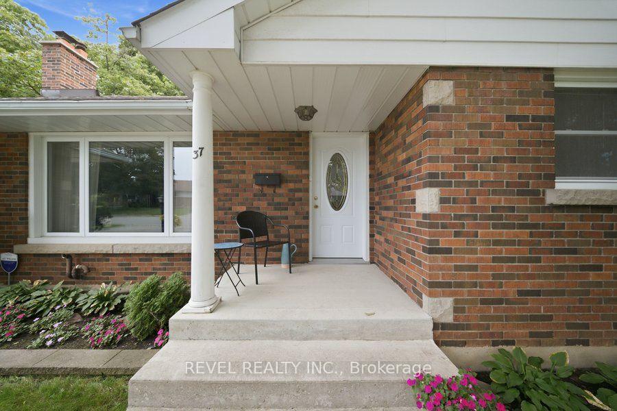 Photo 14 of 37 Burke Avenue, Brantford, Echo Place — HOMEH
