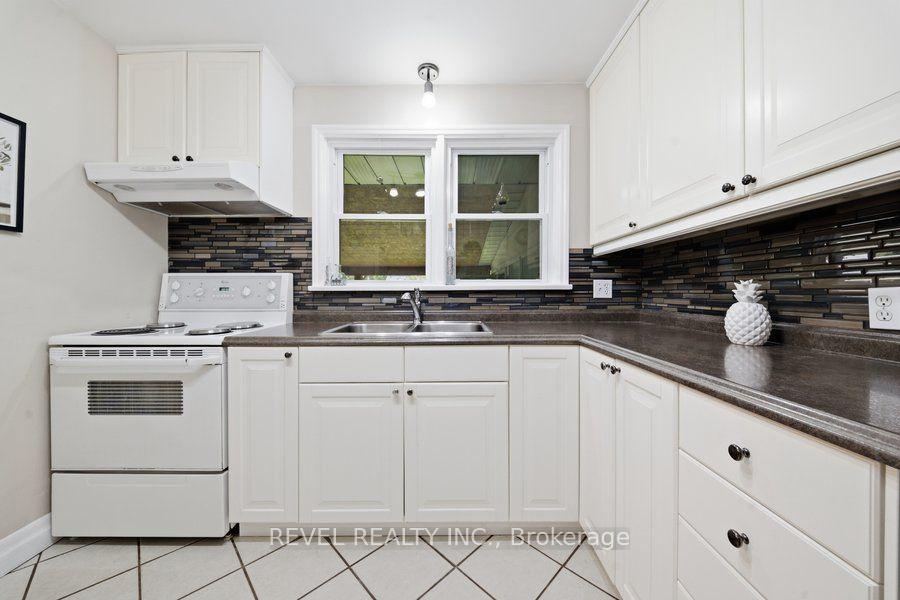 Photo 25 of 37 Burke Avenue, Brantford, Echo Place — HOMEH