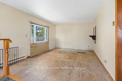 Photo 10 of 44 Willow Street S, Halton Hills, Acton — HOMEH
