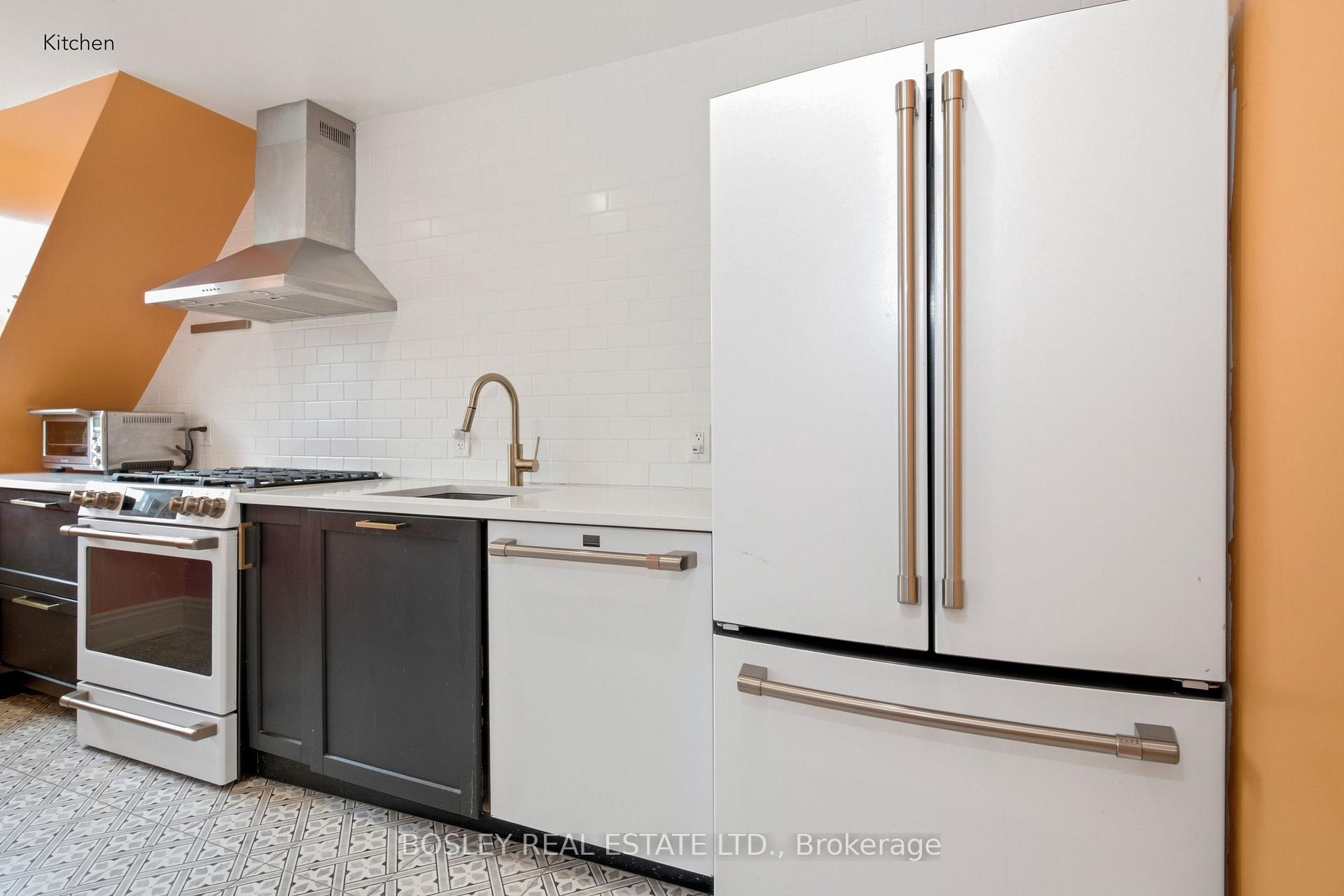Photo 6 of Unit Upper, 178 High Park Avenue, Toronto, High Park North — HOMEH