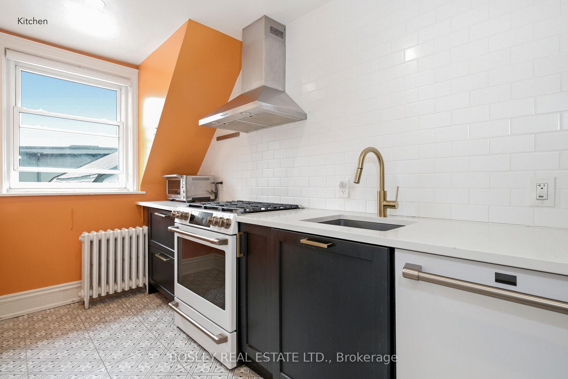 Photo 8 of Unit Upper, 178 High Park Avenue, Toronto, High Park North — HOMEH