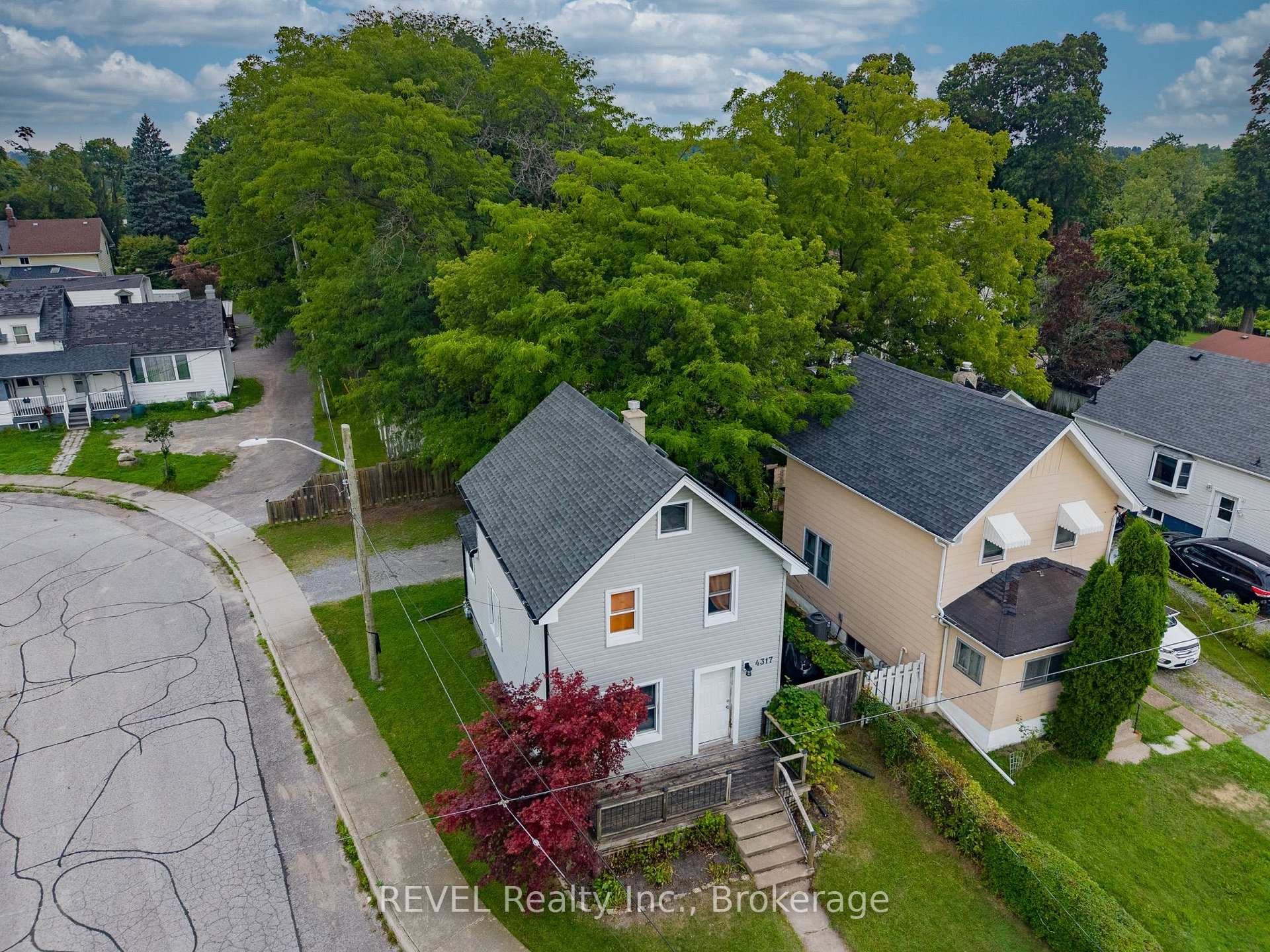 Photo 2 of 4317 Buttrey Street, Niagara Falls, Downtown — HOMEH