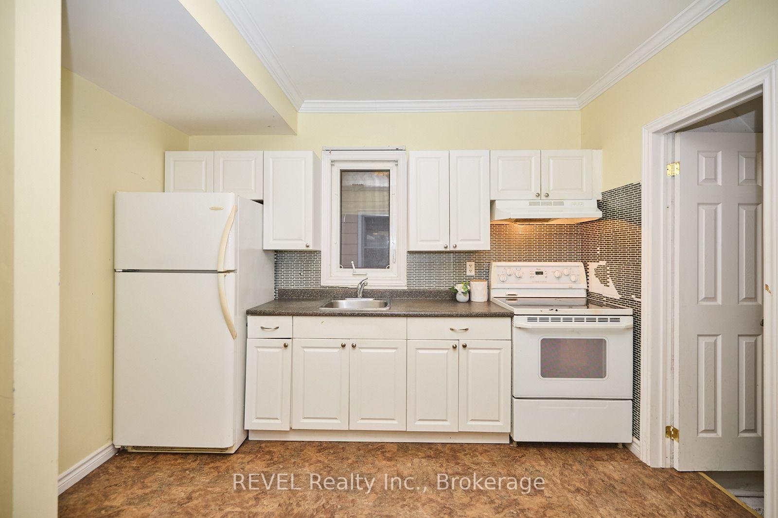 Photo 13 of 4317 Buttrey Street, Niagara Falls, Downtown — HOMEH