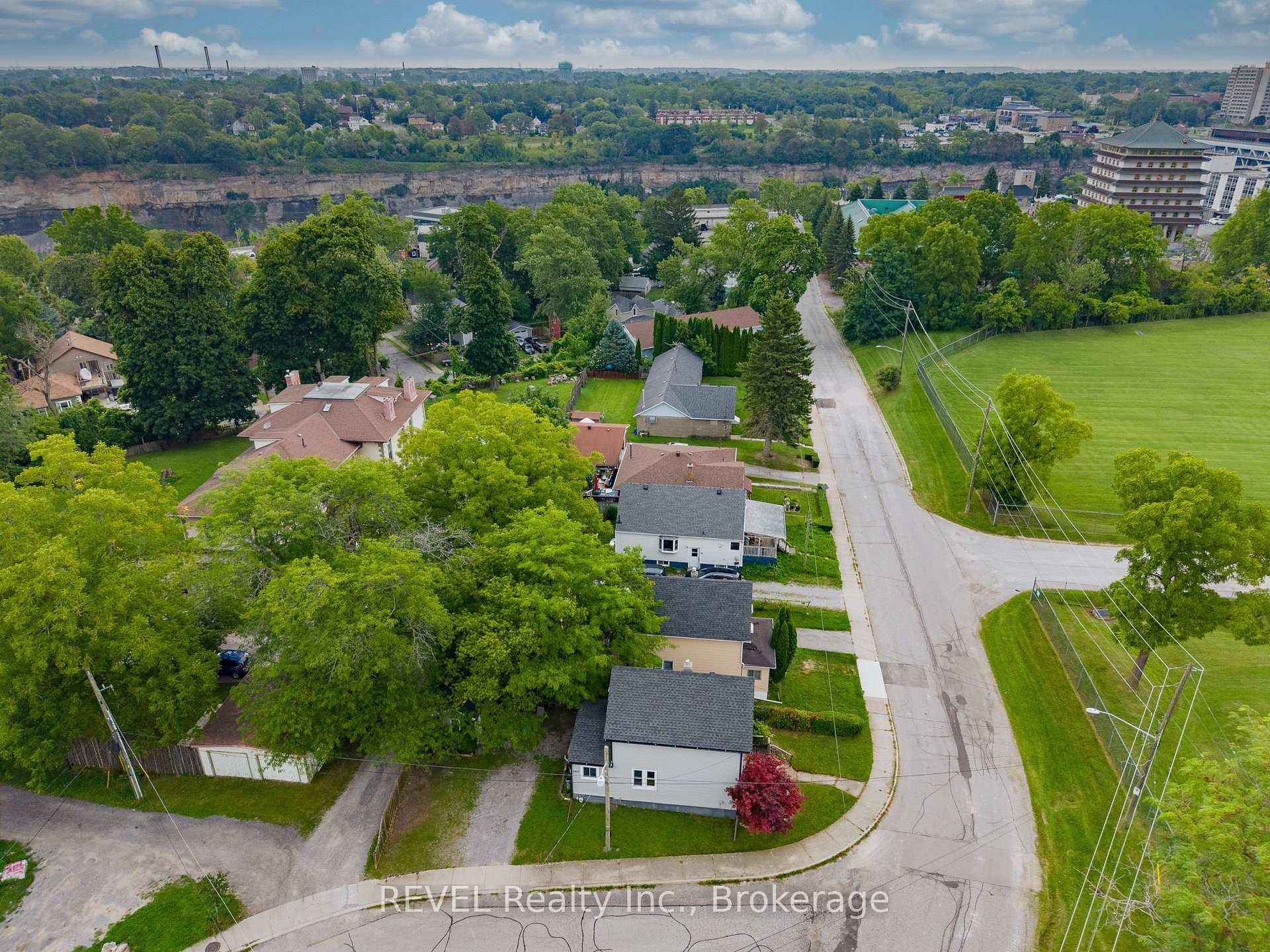 Photo 30 of 4317 Buttrey Street, Niagara Falls, Downtown — HOMEH