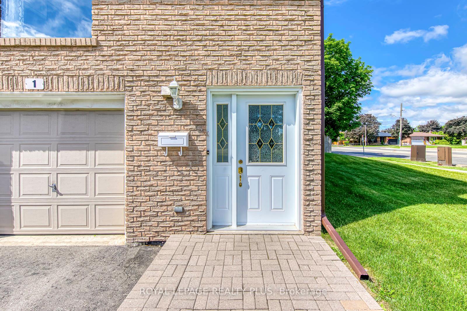 Photo 3 of Unit 1, 640 Rathburn Road E, Mississauga, Rathwood — HOMEH