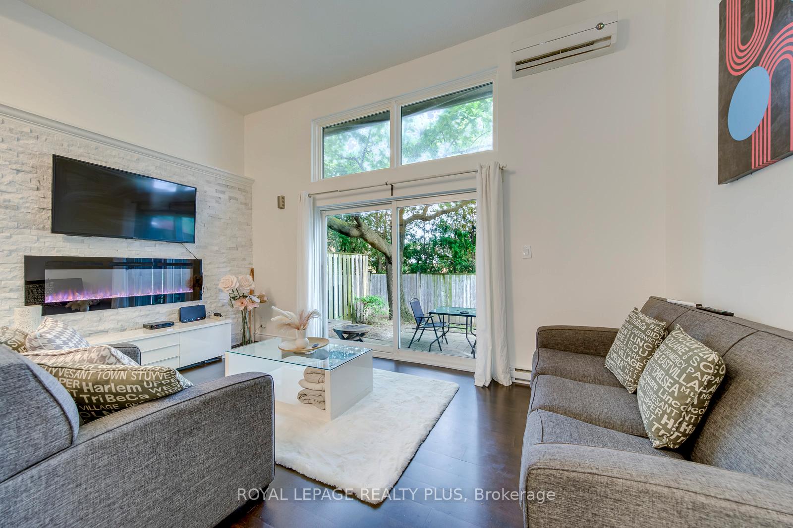 Photo 5 of Unit 1, 640 Rathburn Road E, Mississauga, Rathwood — HOMEH