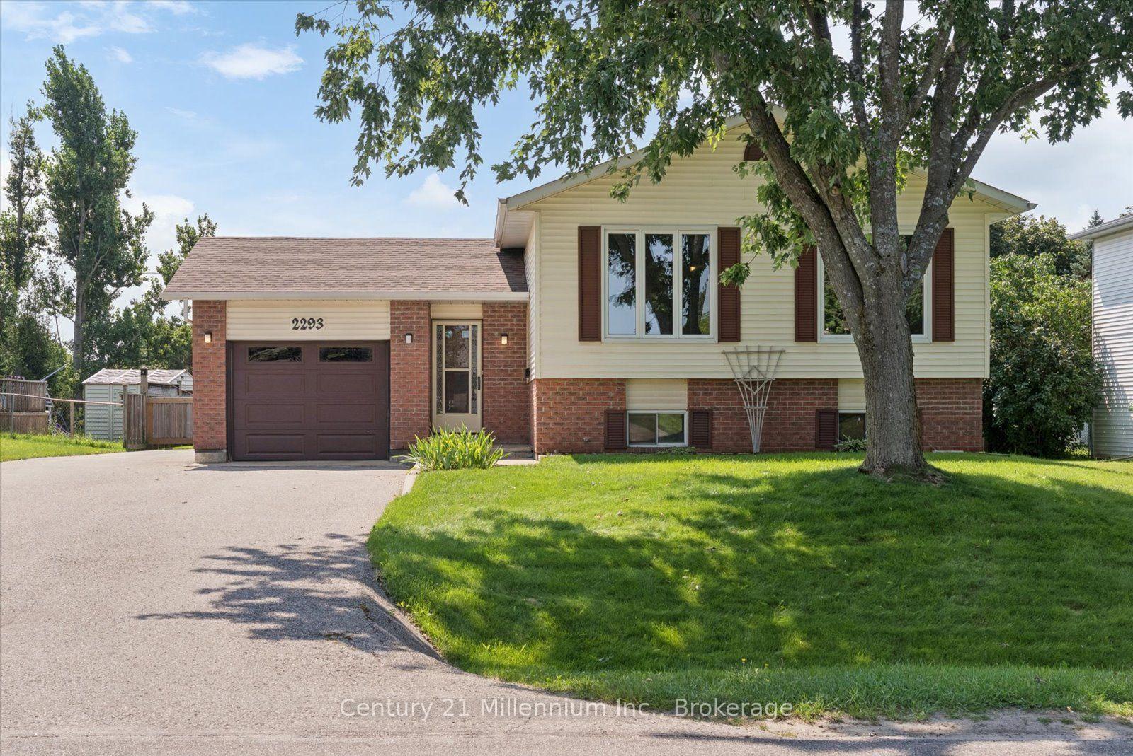 Photo 2 of 2293 Webb Street, Innisfil, Stroud — HOMEH