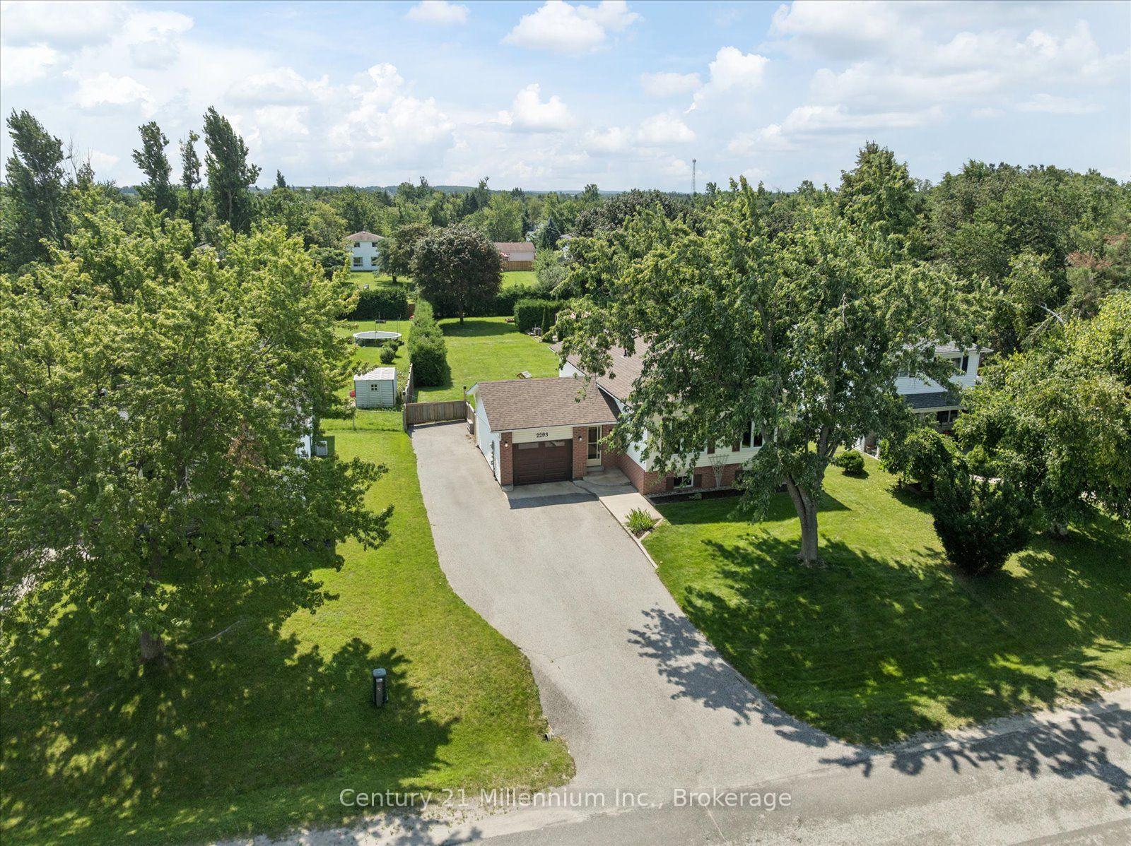 Photo 3 of 2293 Webb Street, Innisfil, Stroud — HOMEH