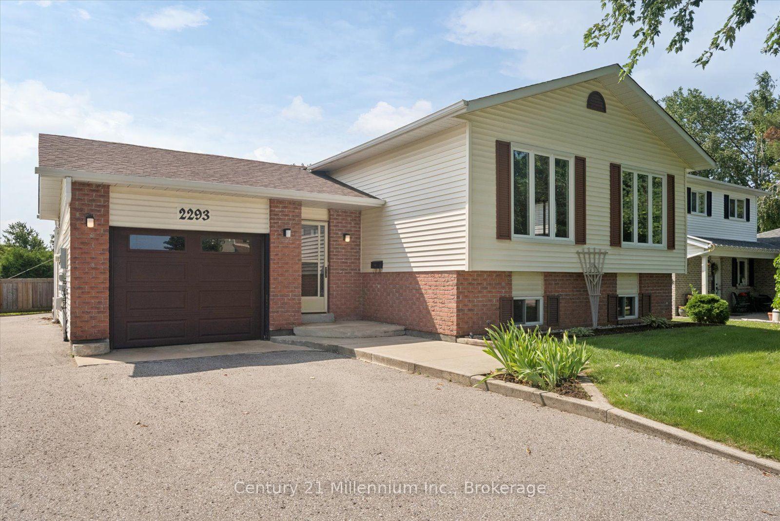 Photo 4 of 2293 Webb Street, Innisfil, Stroud — HOMEH