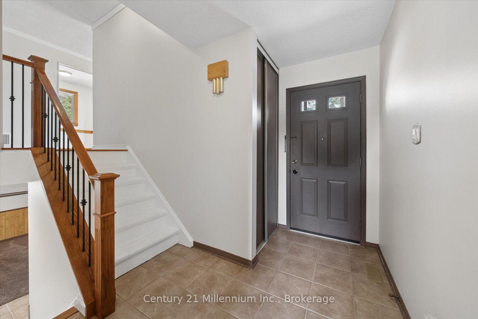 Photo 5 of 2293 Webb Street, Innisfil, Stroud — HOMEH