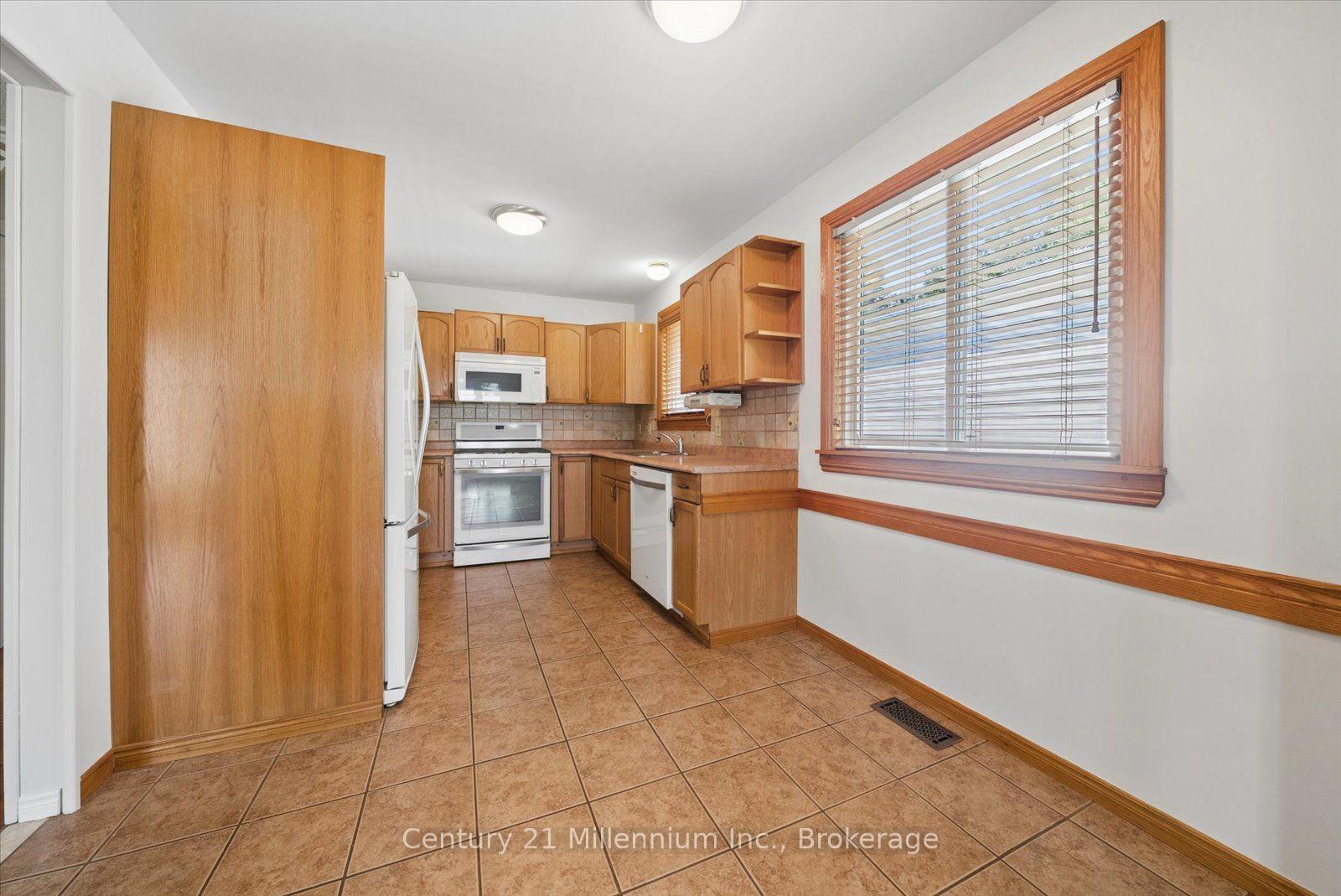 Photo 12 of 2293 Webb Street, Innisfil, Stroud — HOMEH