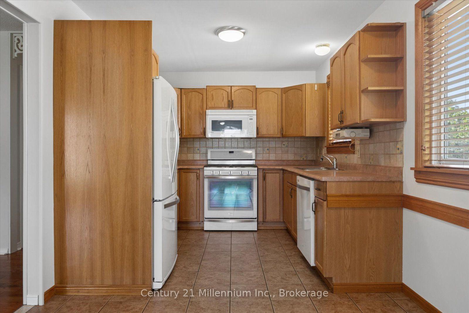 Photo 13 of 2293 Webb Street, Innisfil, Stroud — HOMEH