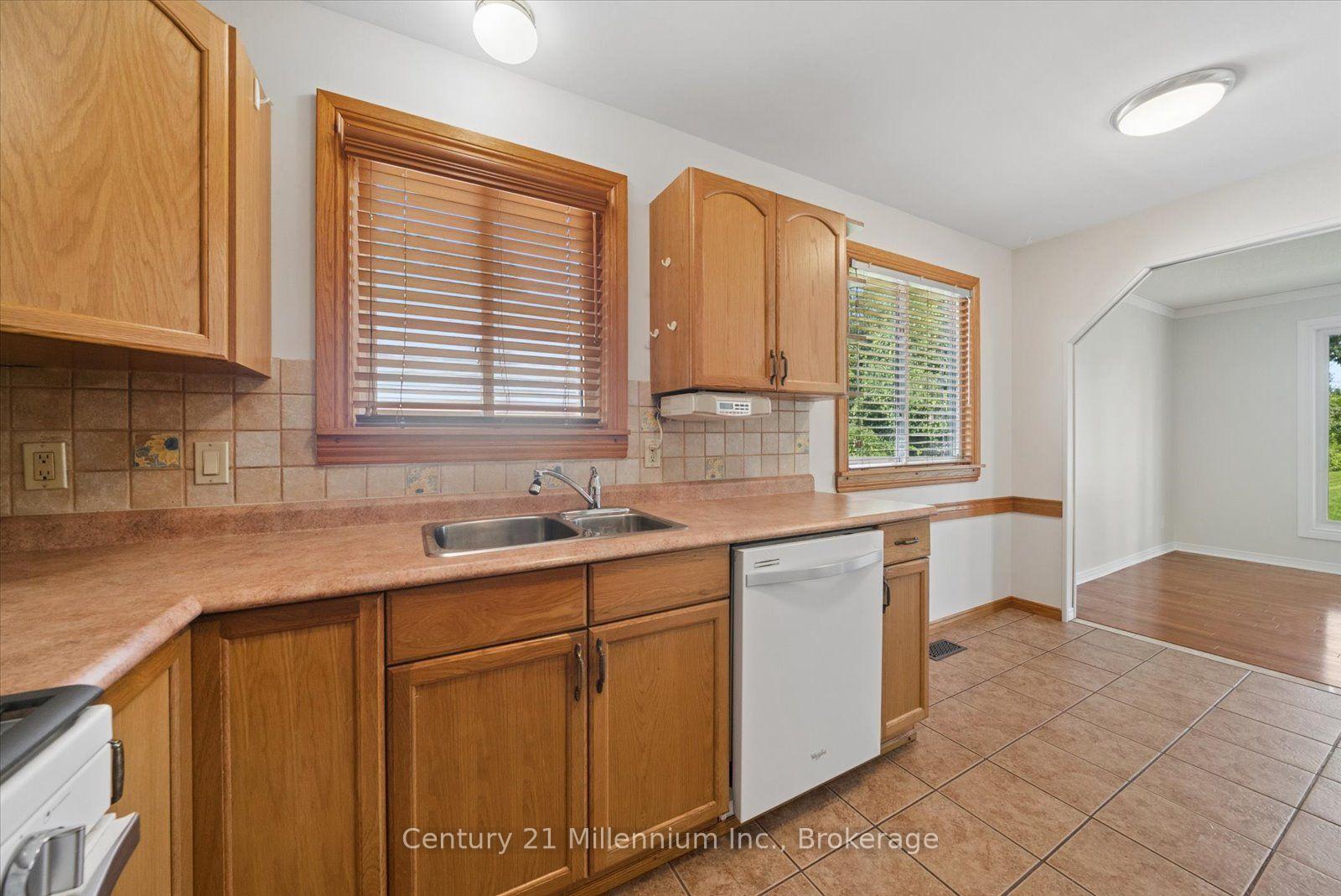 Photo 14 of 2293 Webb Street, Innisfil, Stroud — HOMEH