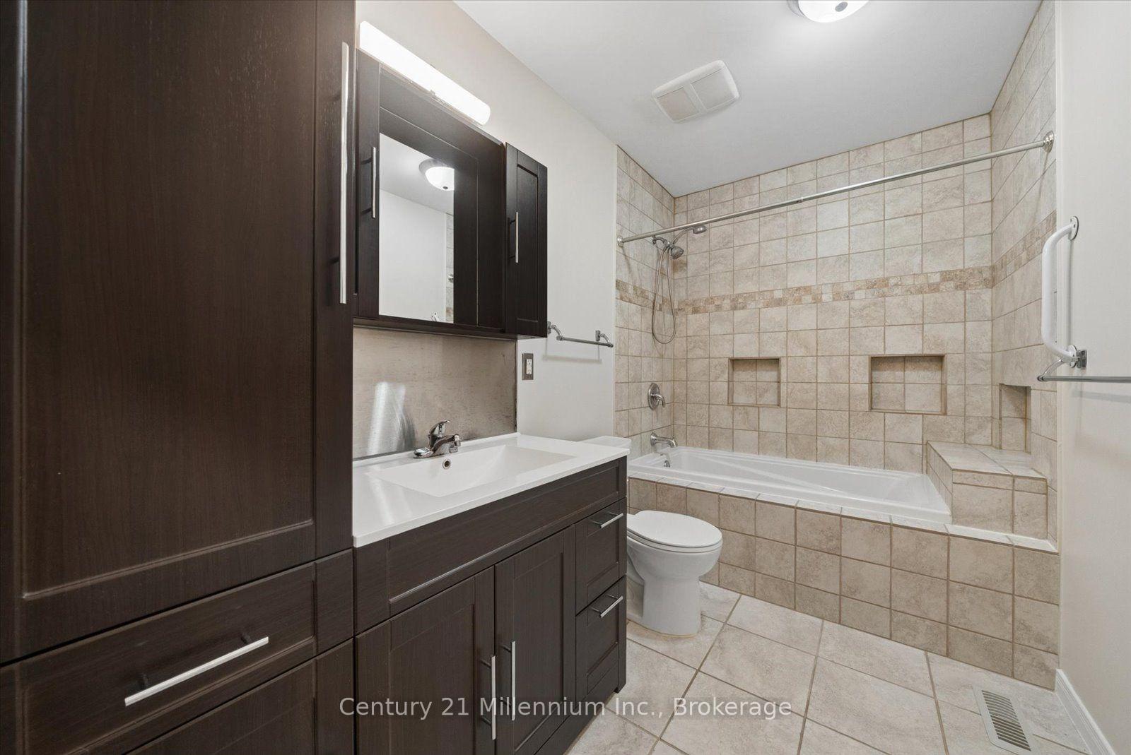 Photo 19 of 2293 Webb Street, Innisfil, Stroud — HOMEH
