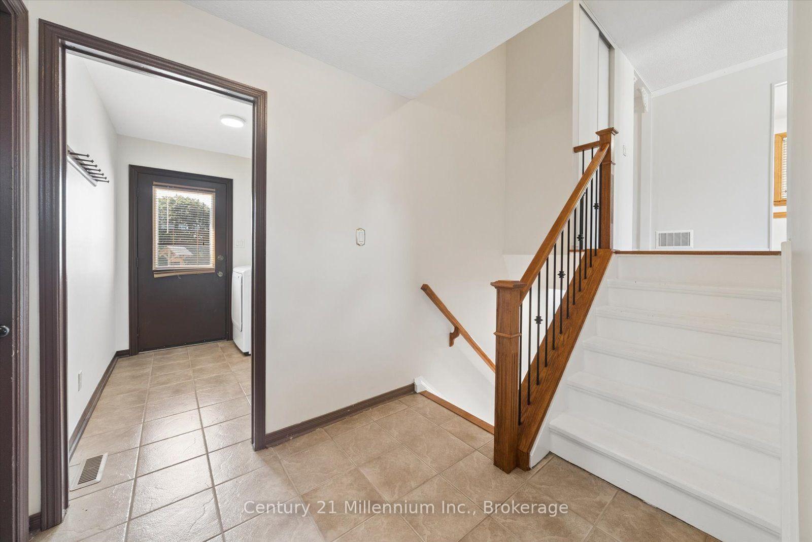 Photo 24 of 2293 Webb Street, Innisfil, Stroud — HOMEH
