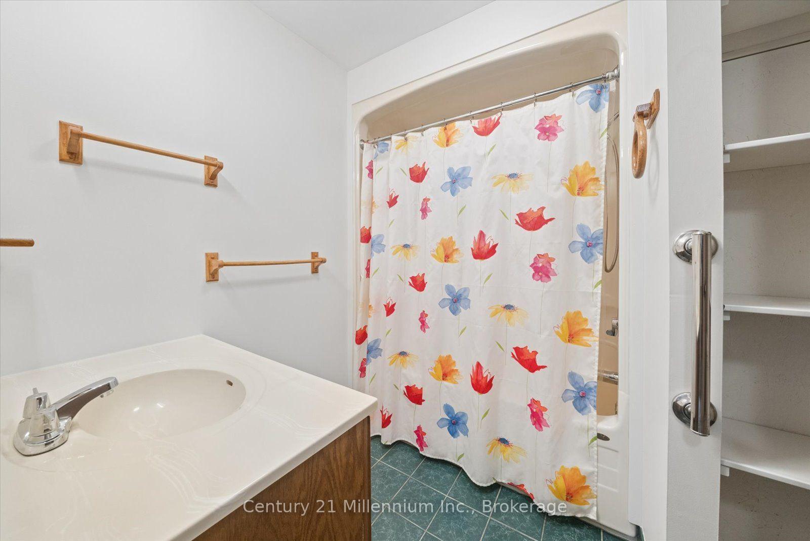 Photo 34 of 2293 Webb Street, Innisfil, Stroud — HOMEH