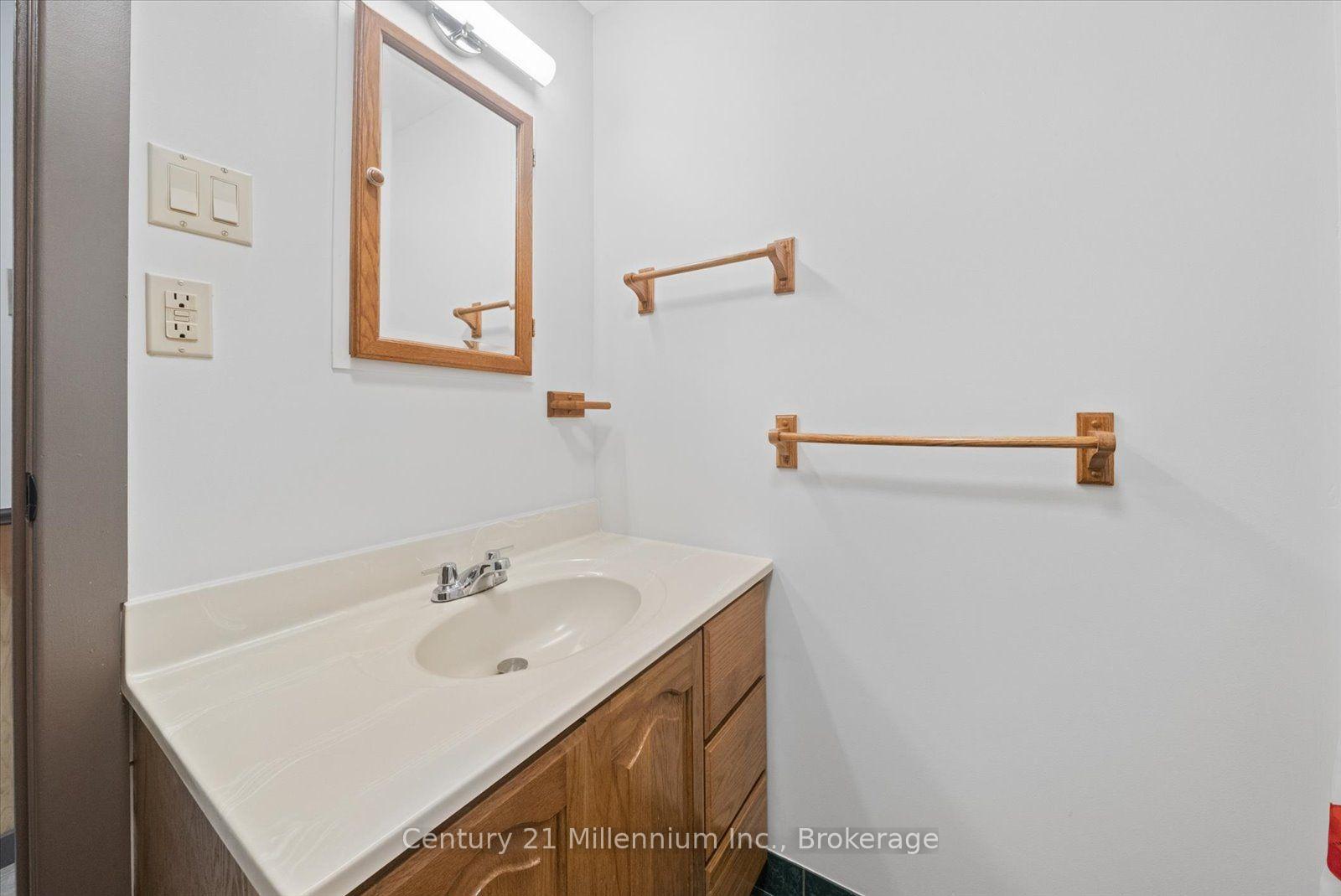 Photo 35 of 2293 Webb Street, Innisfil, Stroud — HOMEH