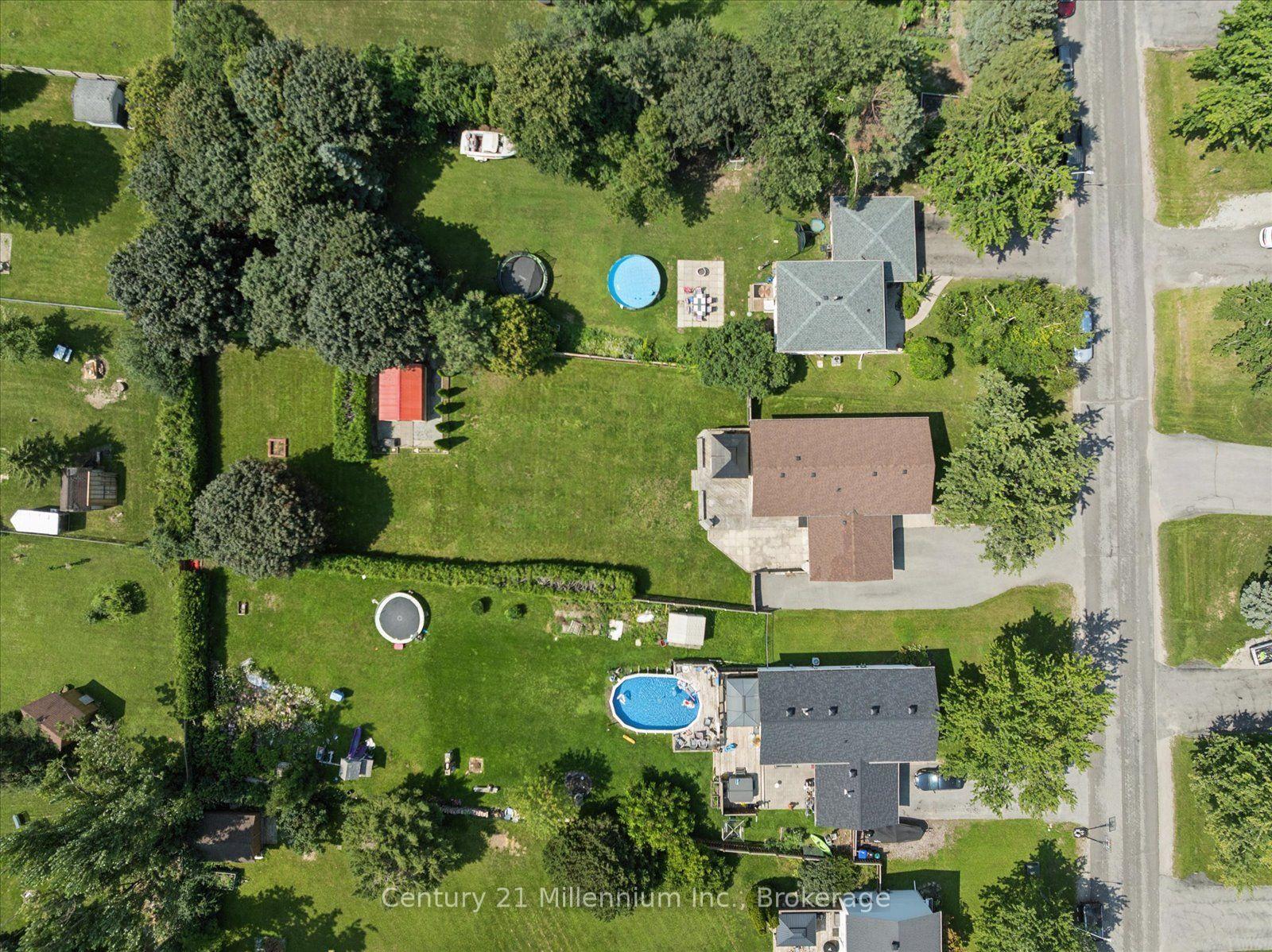 Photo 49 of 2293 Webb Street, Innisfil, Stroud — HOMEH