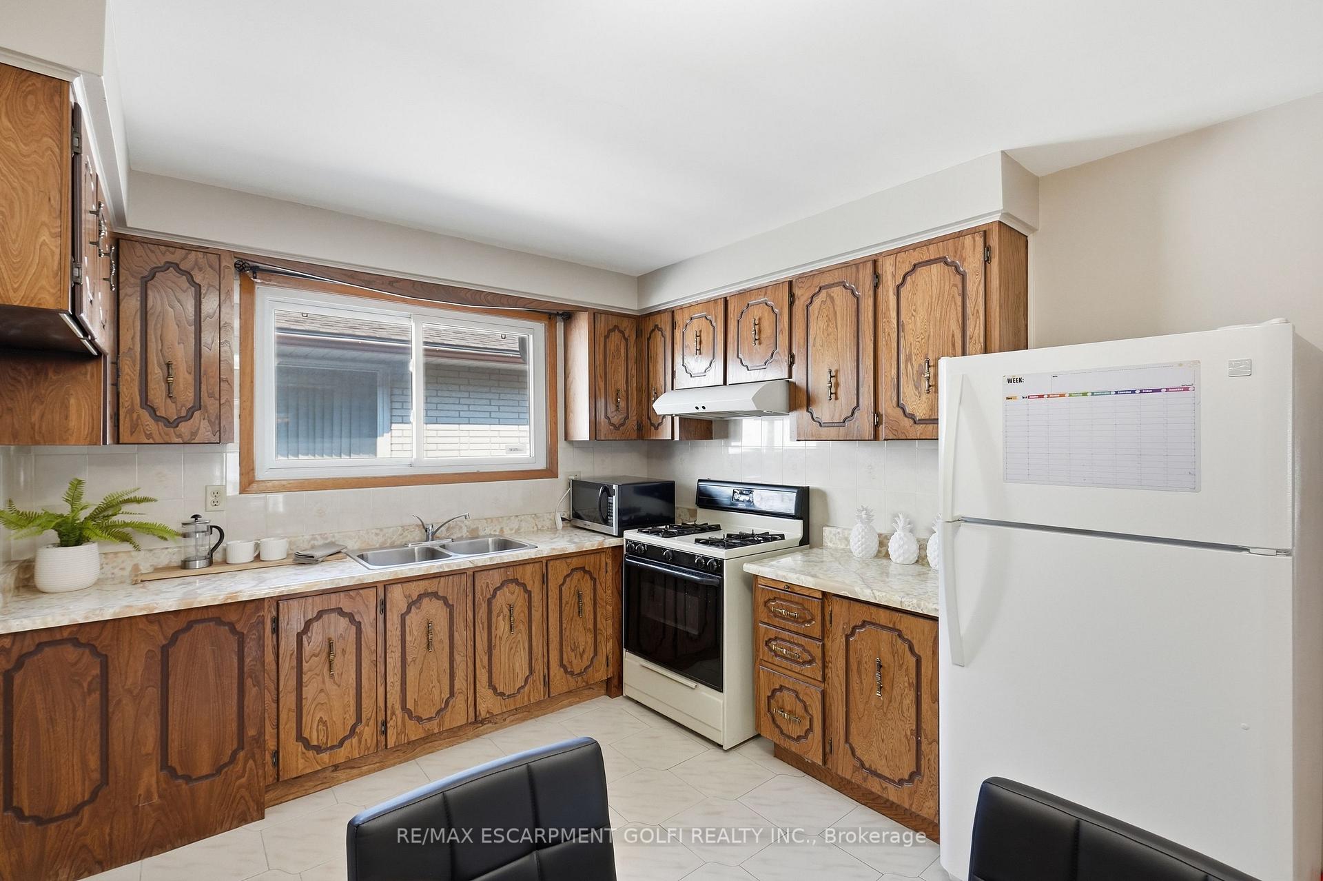 Photo 8 of 948 Stone Church Road E, Hamilton, Quinndale — HOMEH