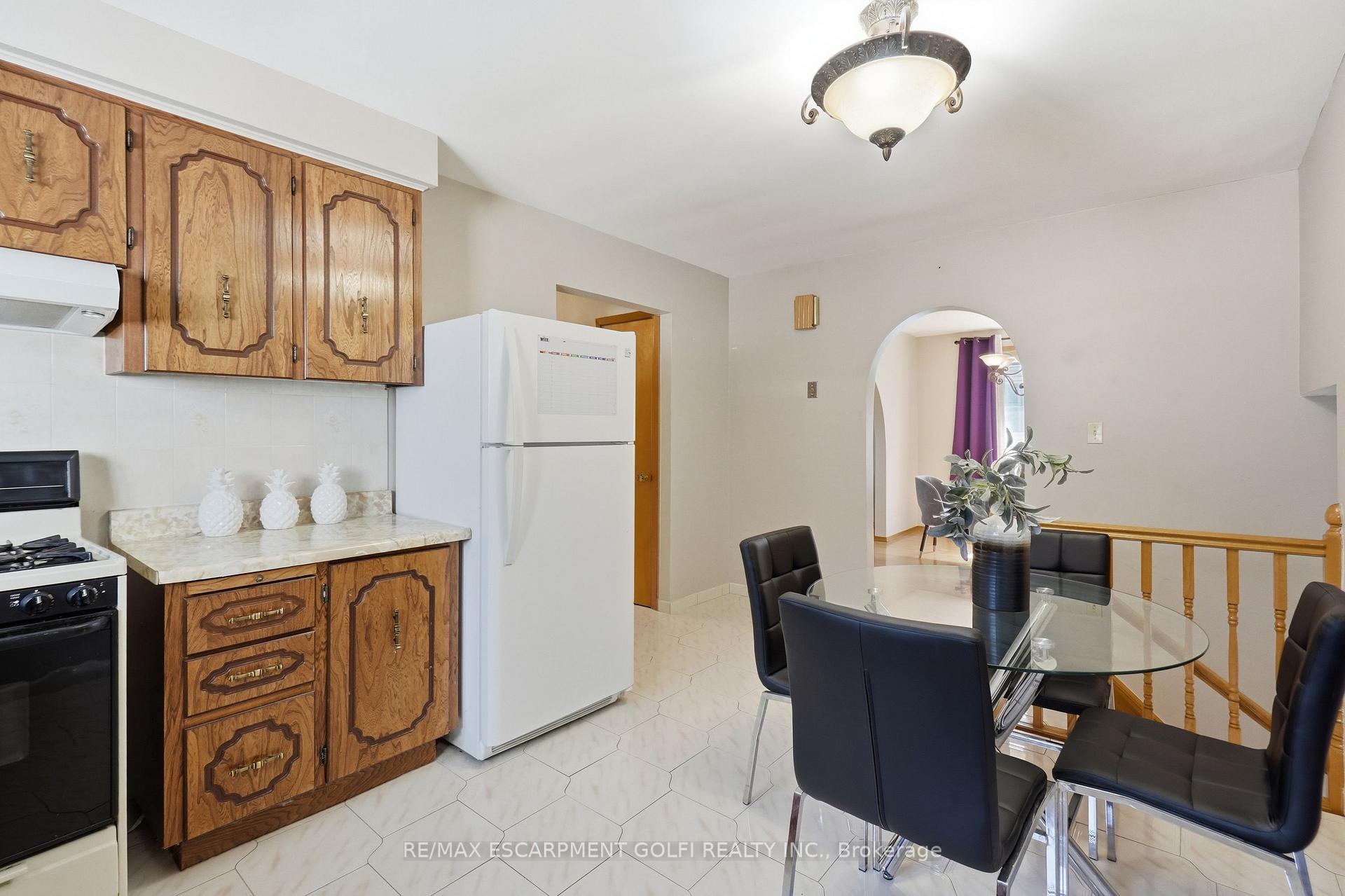 Photo 9 of 948 Stone Church Road E, Hamilton, Quinndale — HOMEH