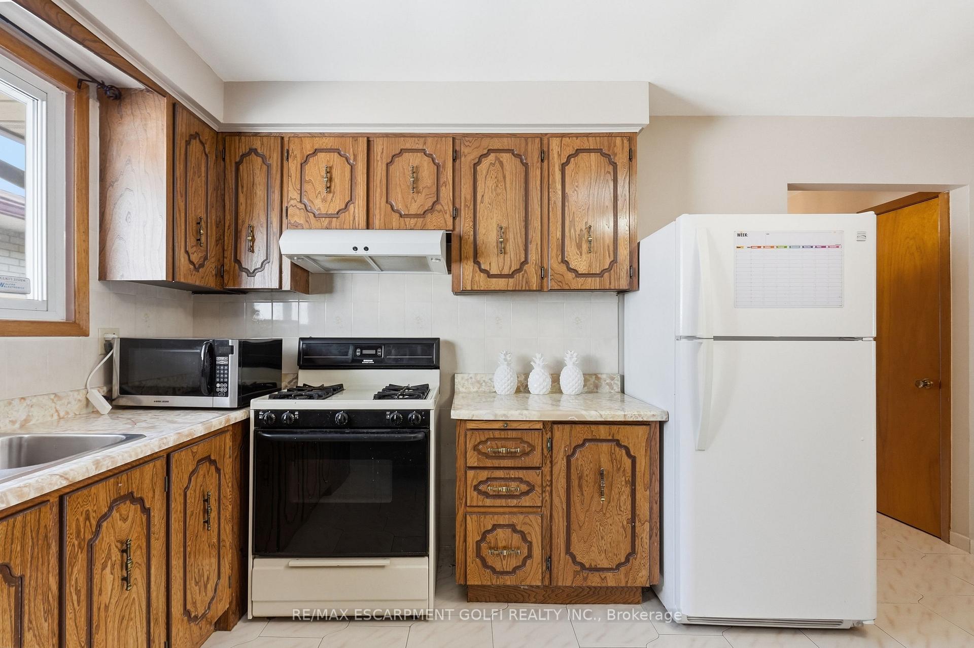 Photo 10 of 948 Stone Church Road E, Hamilton, Quinndale — HOMEH