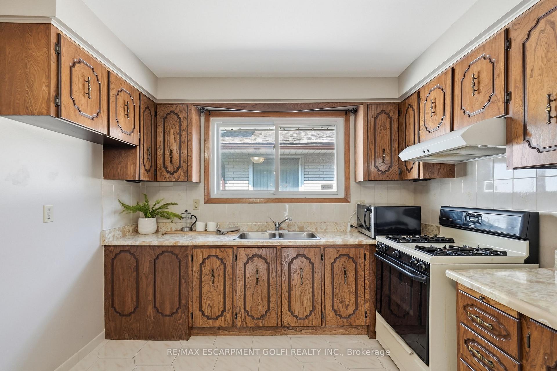Photo 11 of 948 Stone Church Road E, Hamilton, Quinndale — HOMEH