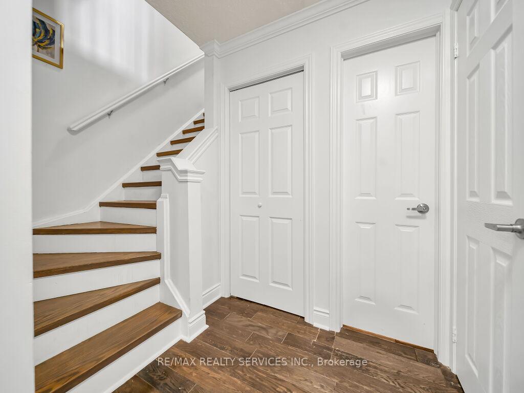Photo 5 of 3079 Bartholomew Crescent, Mississauga, Meadowvale — HOMEH