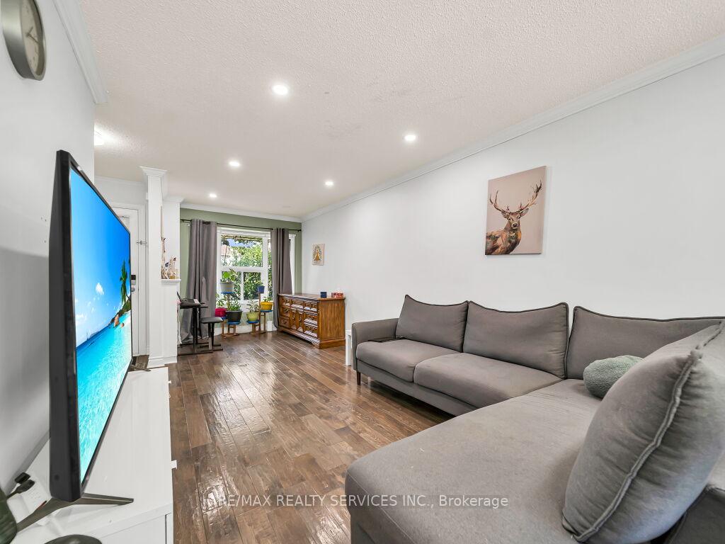 Photo 10 of 3079 Bartholomew Crescent, Mississauga, Meadowvale — HOMEH