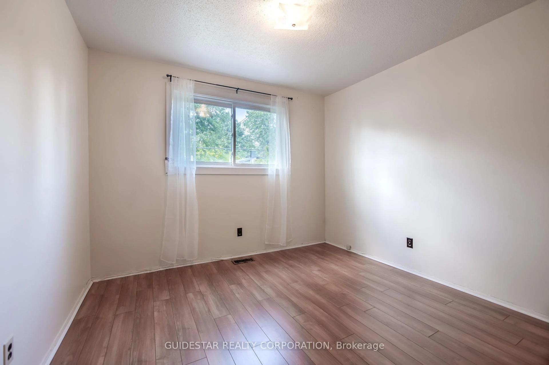 Photo 11 of 1859 Walkley Road, Ottawa, Guildwood Estates - Urbandale Acres — HOMEH