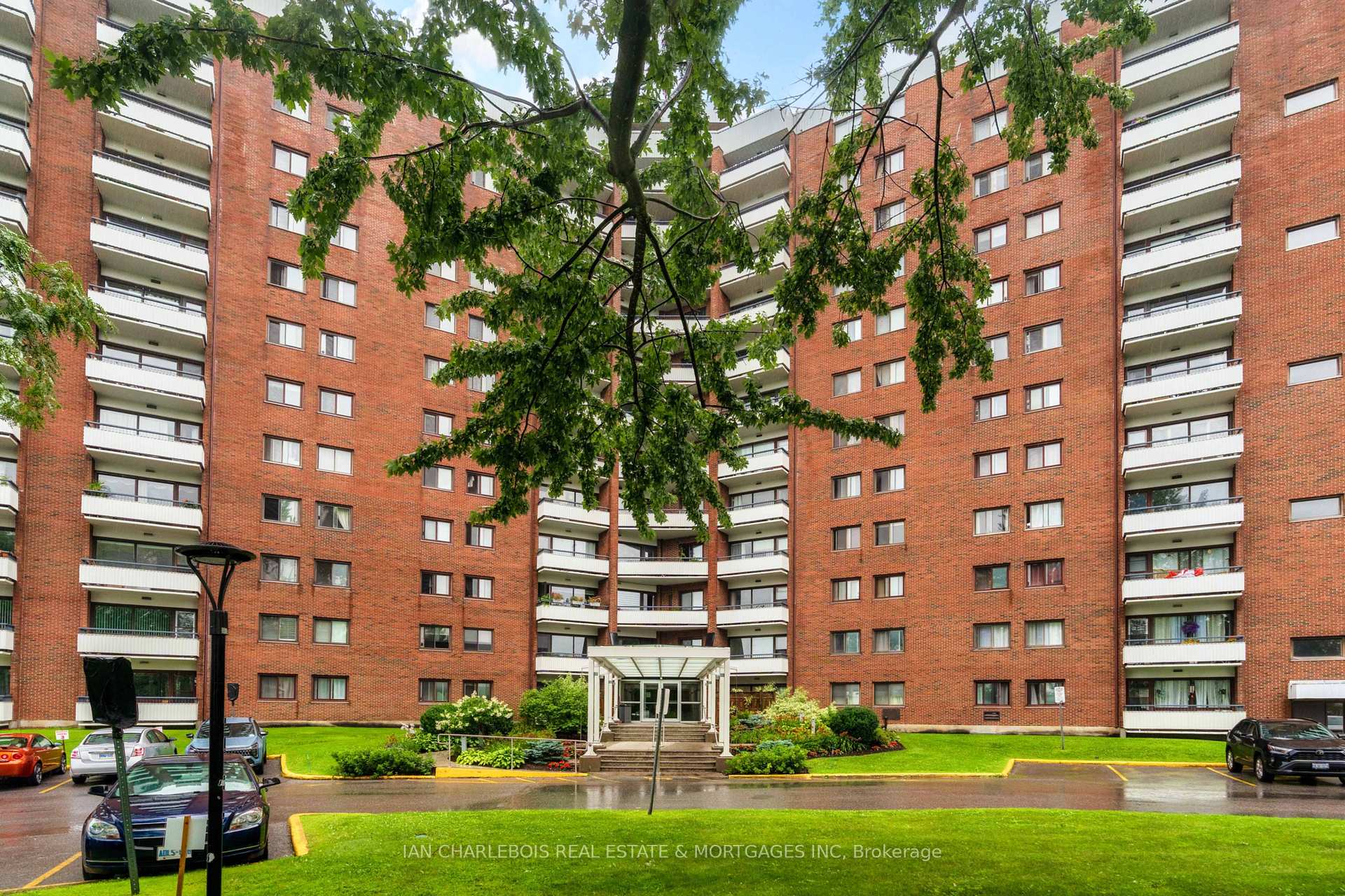 Photo 3 of Unit 908, 20 Chesterton Drive, Ottawa, Borden Farm/Stewart Farm/Carleton Heights/Parkwood Hills — HOMEH