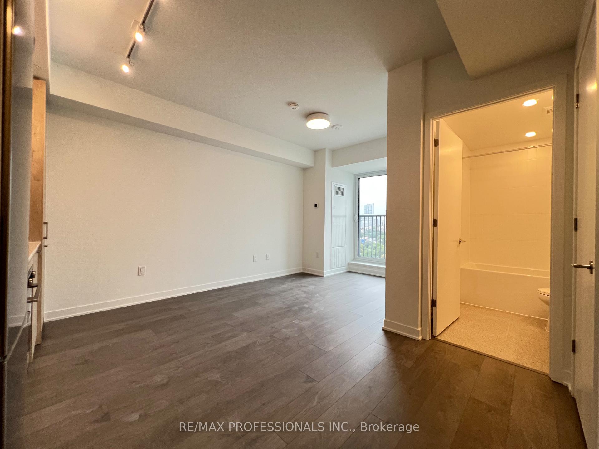 Photo 6 of Unit 1309, 10 Oak Street, Toronto, Regent Park — HOMEH