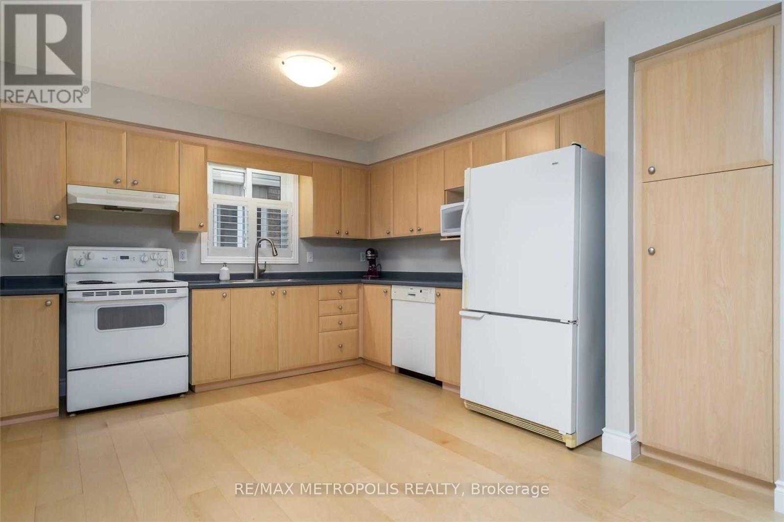 Photo 2 of 472 Hidden Creek Drive, Kitchener, Highland West — HOMEH