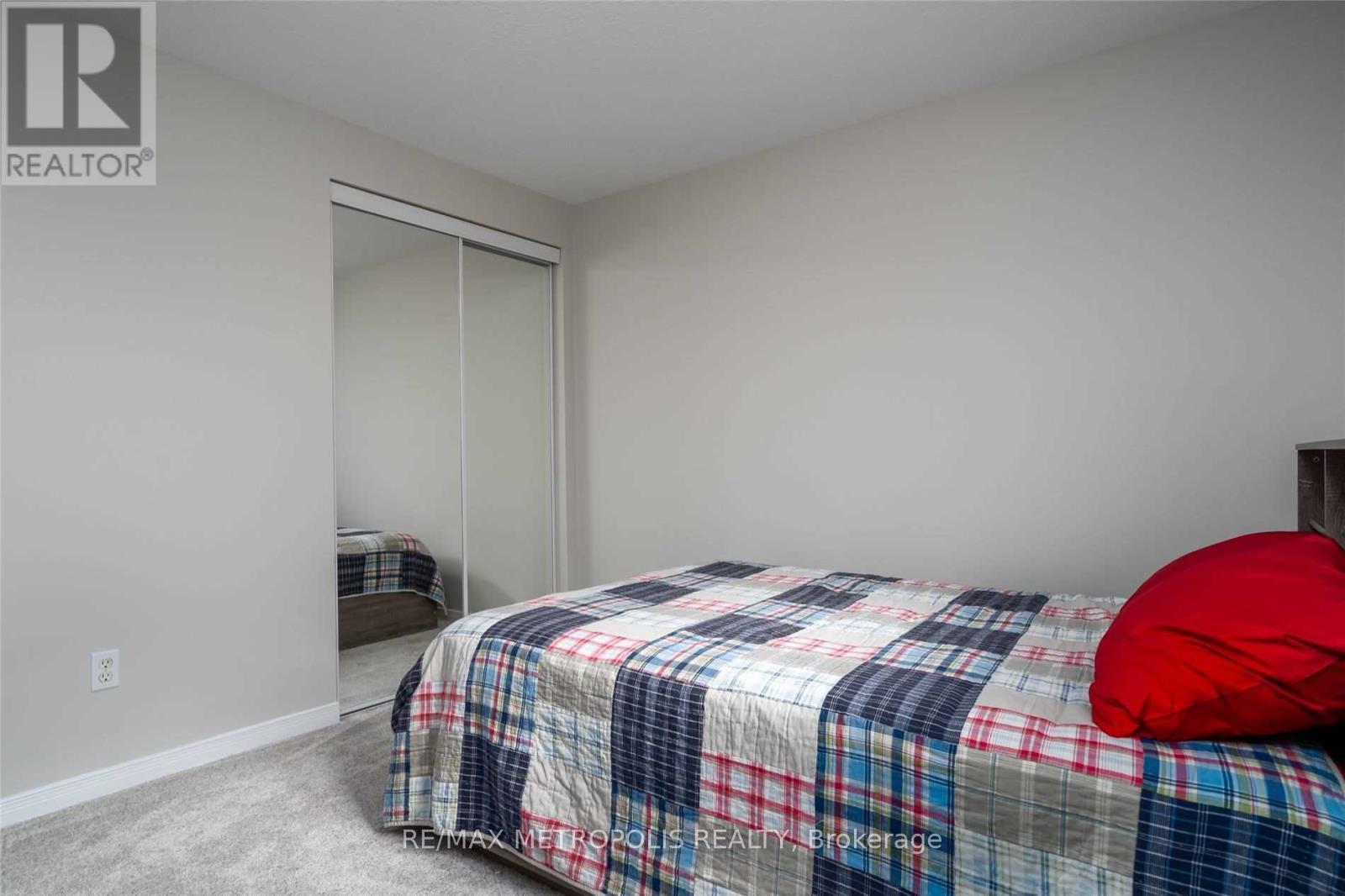 Photo 11 of 472 Hidden Creek Drive, Kitchener, Highland West — HOMEH