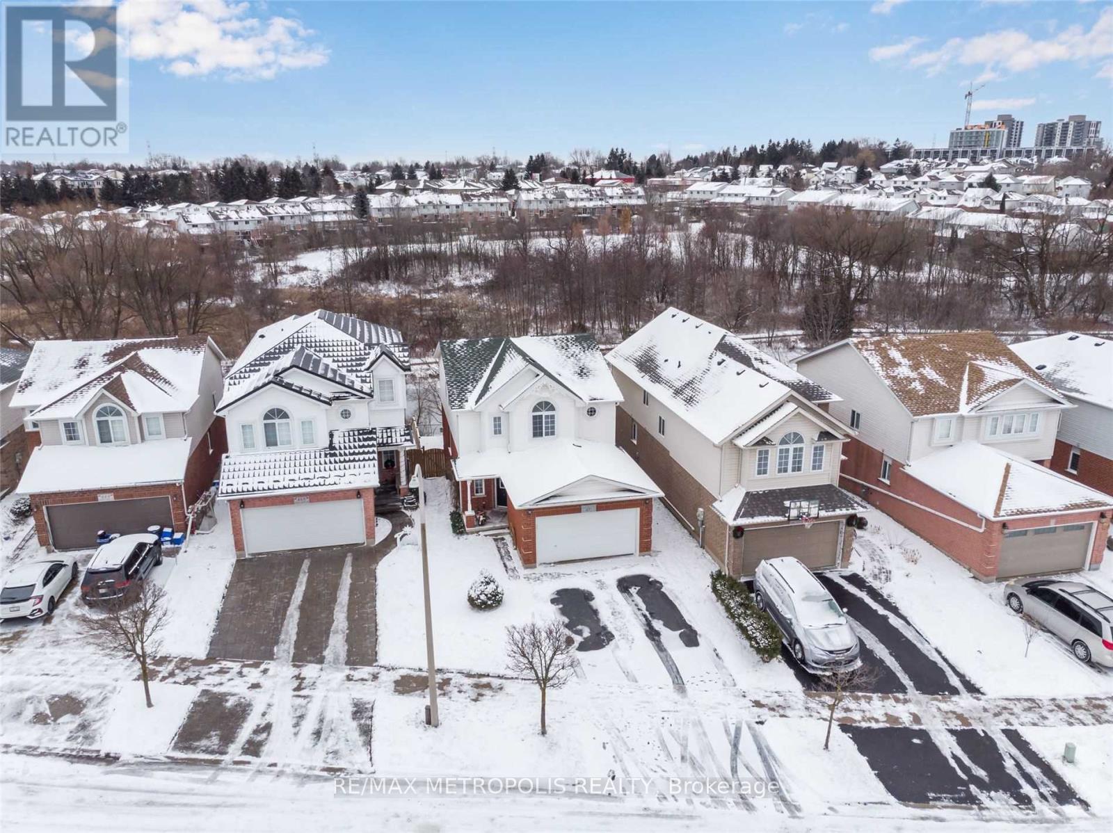 Photo 13 of 472 Hidden Creek Drive, Kitchener, Highland West — HOMEH