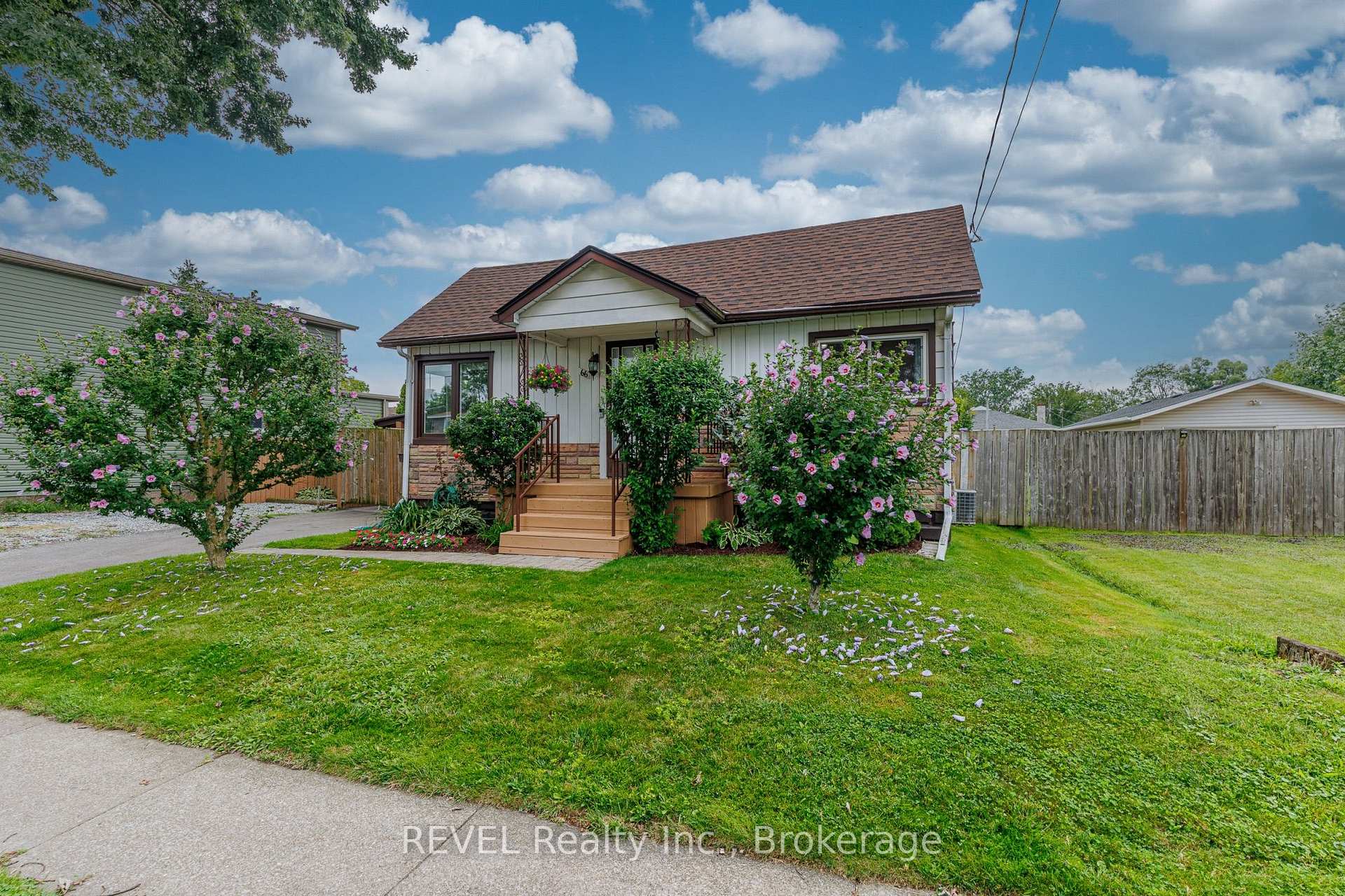 Photo 2 of 66 Semley Avenue, Welland, Broadway — HOMEH