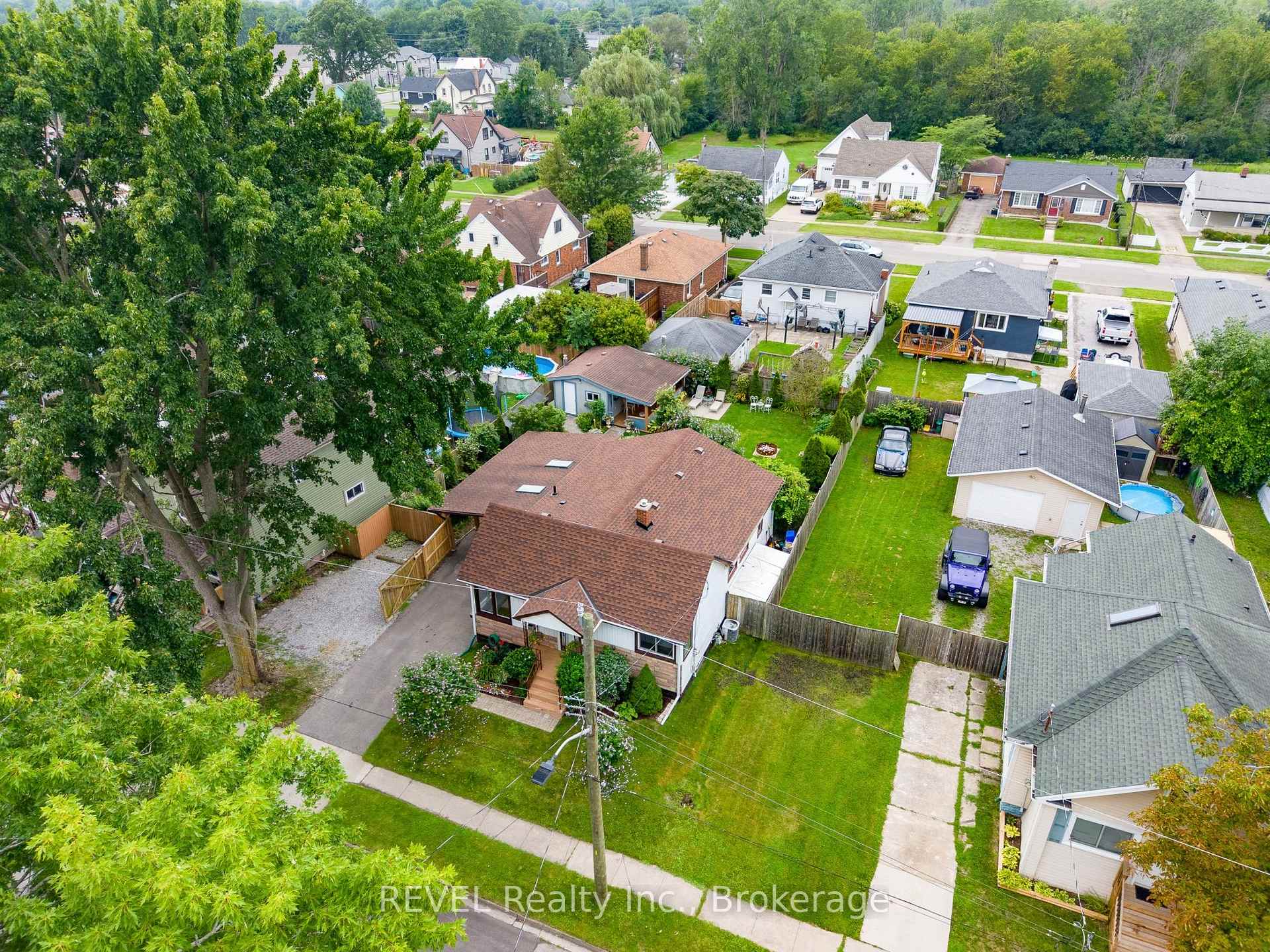 Photo 3 of 66 Semley Avenue, Welland, Broadway — HOMEH
