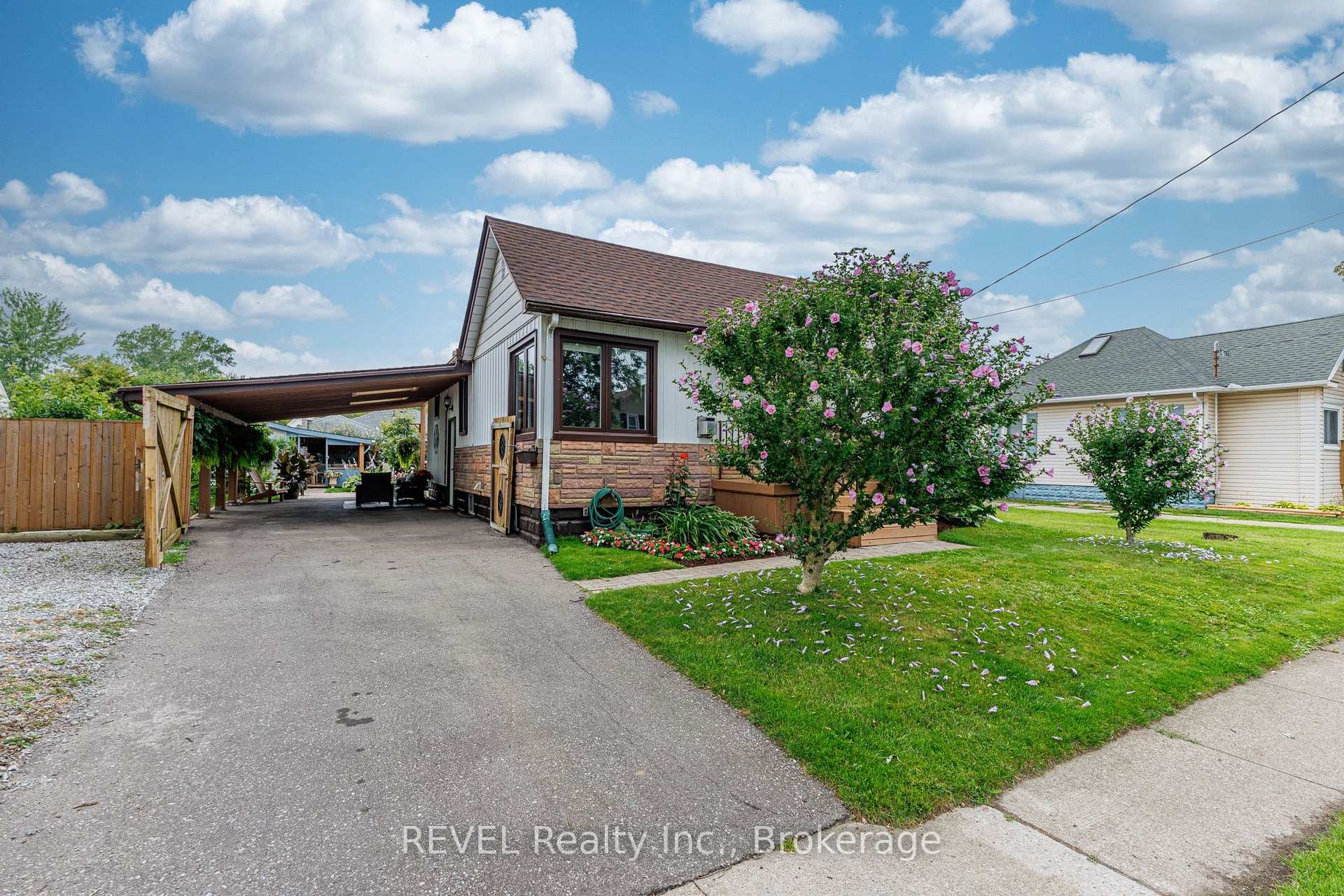 Photo 4 of 66 Semley Avenue, Welland, Broadway — HOMEH