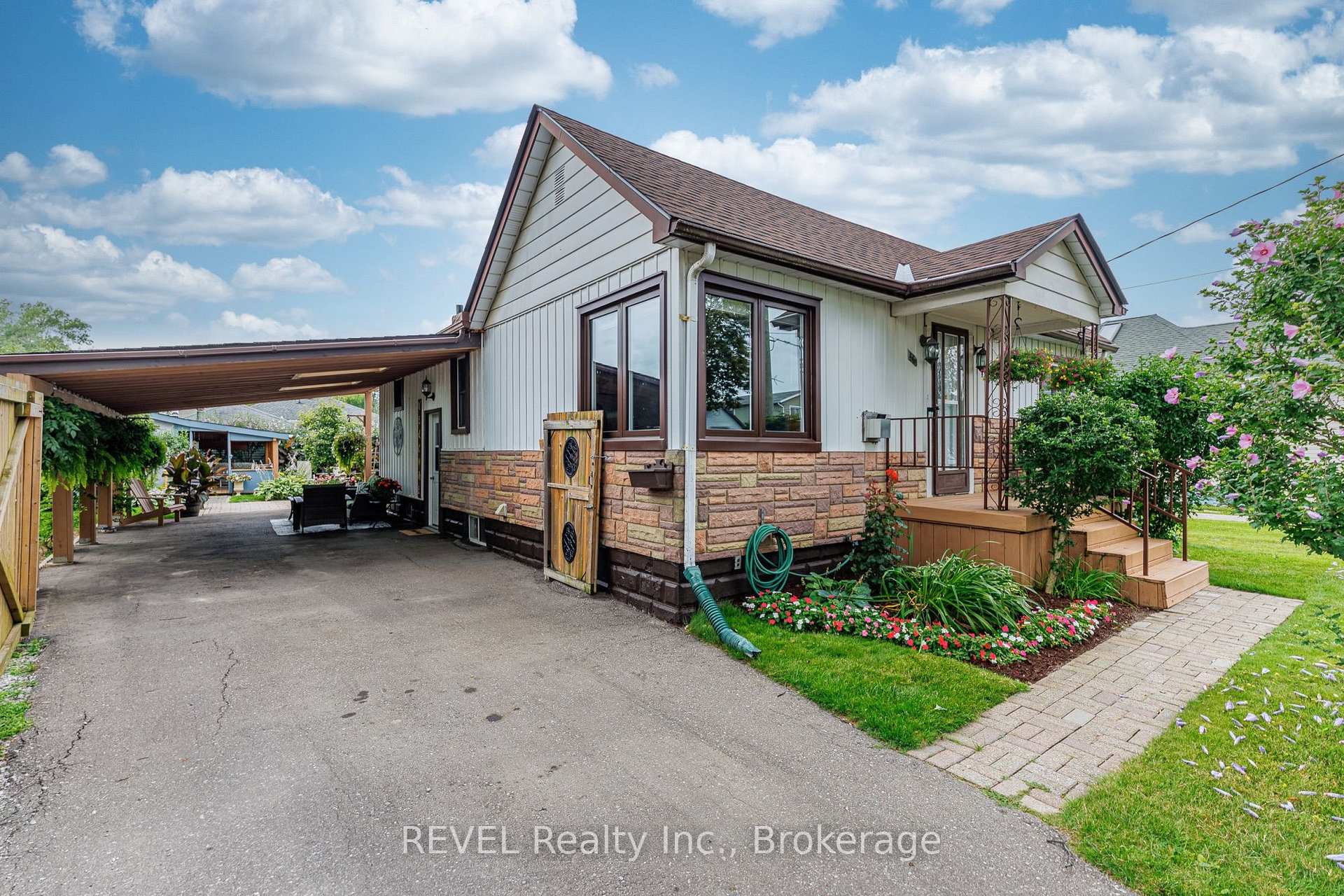 Photo 5 of 66 Semley Avenue, Welland, Broadway — HOMEH