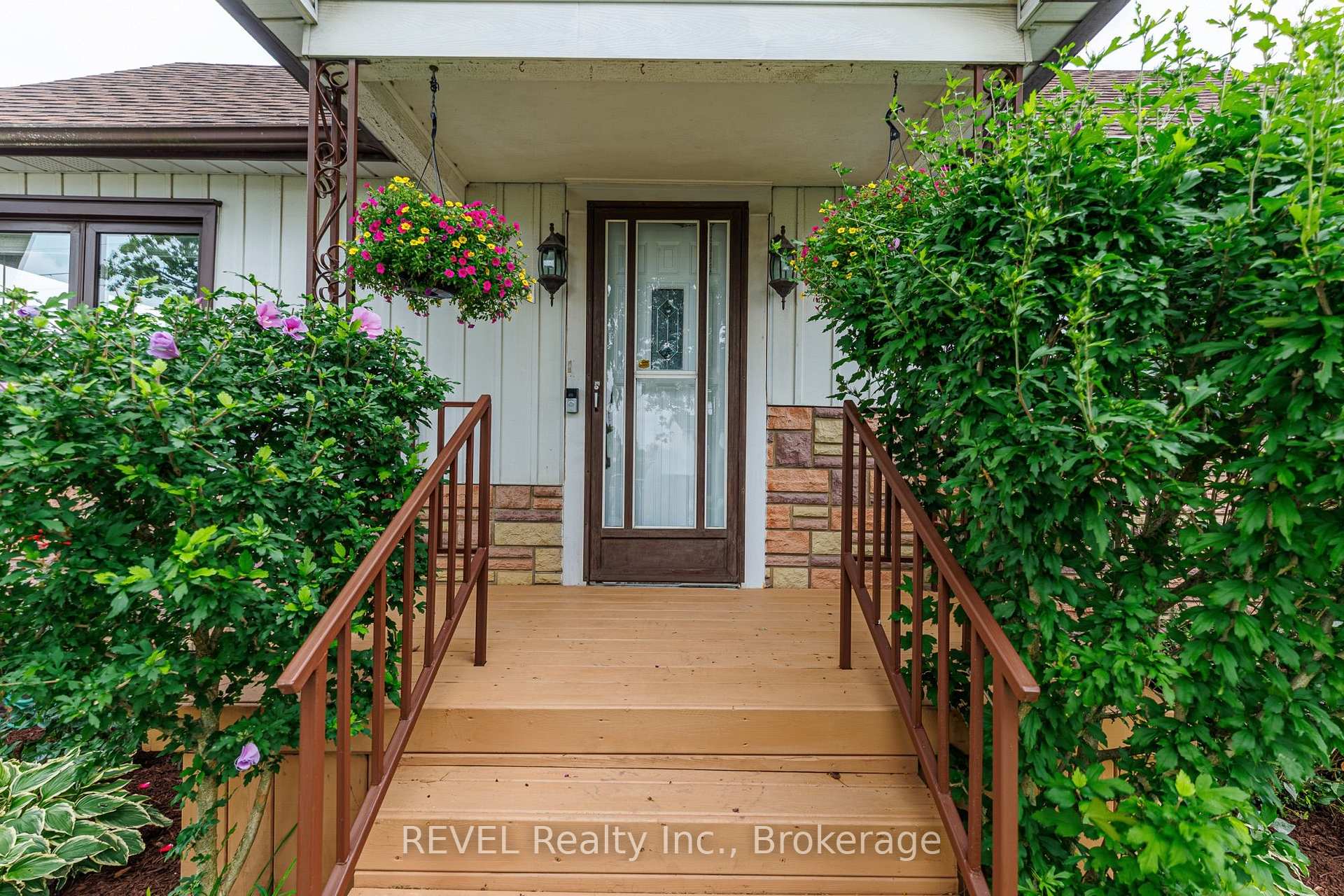 Photo 6 of 66 Semley Avenue, Welland, Broadway — HOMEH