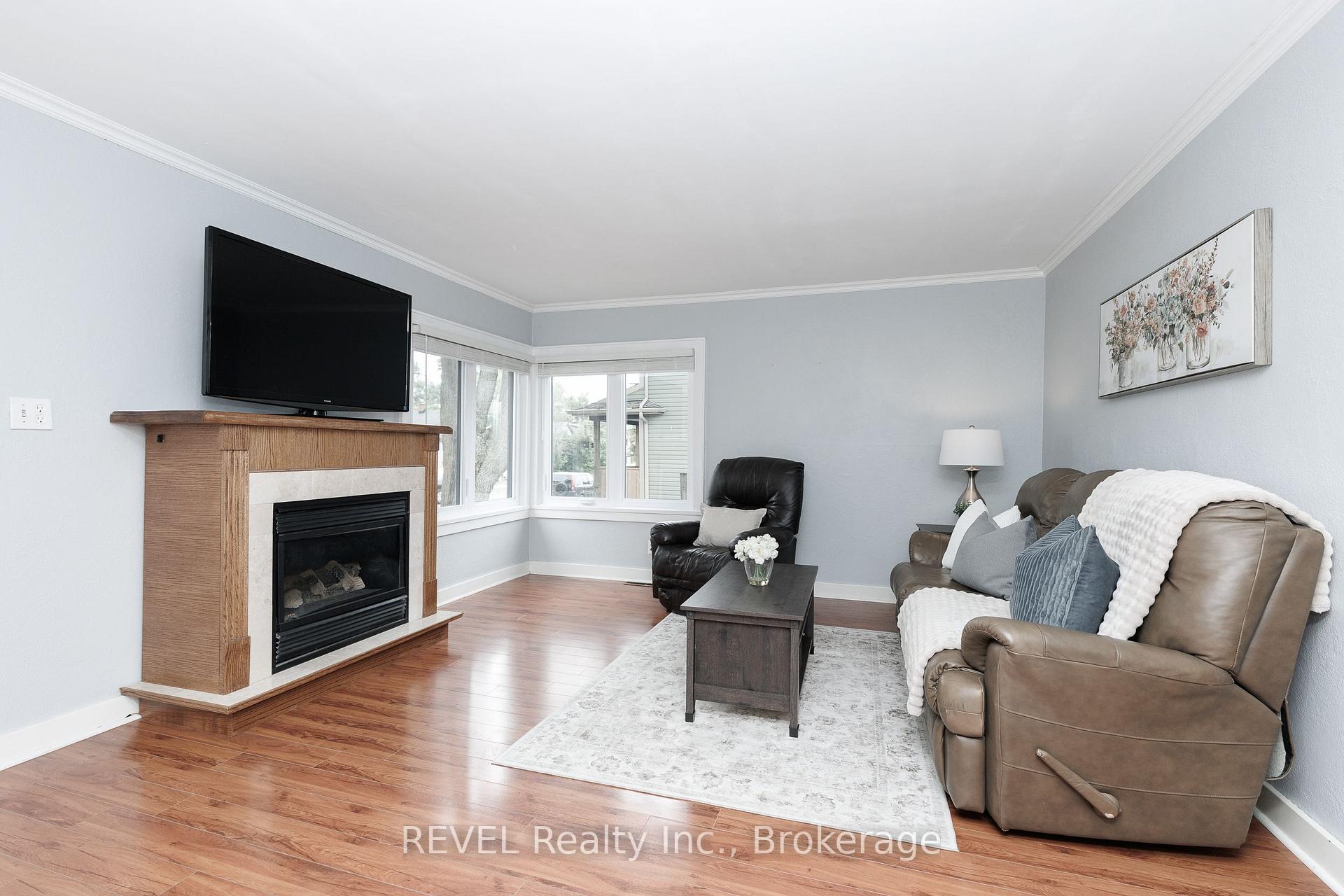 Photo 8 of 66 Semley Avenue, Welland, Broadway — HOMEH