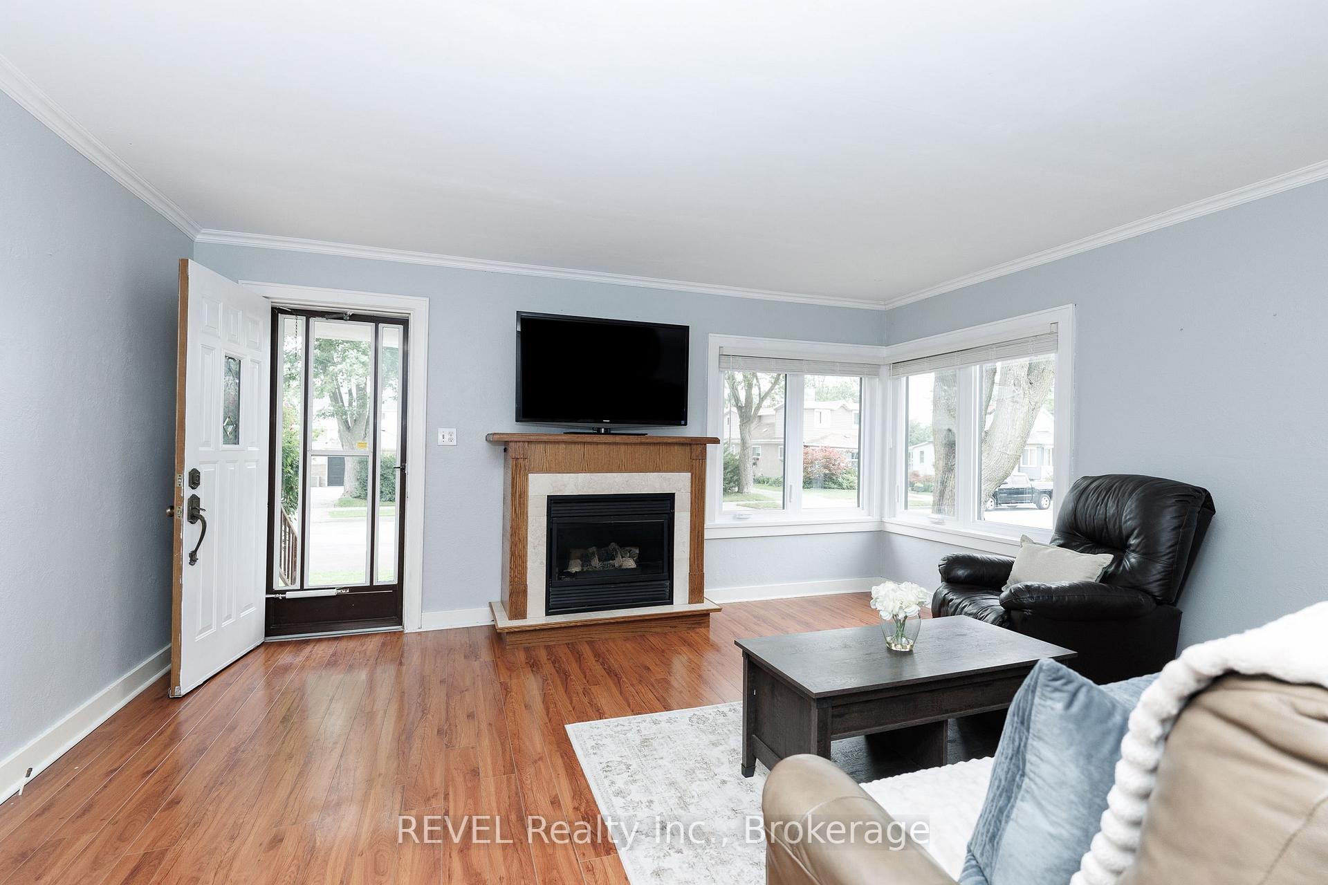 Photo 9 of 66 Semley Avenue, Welland, Broadway — HOMEH