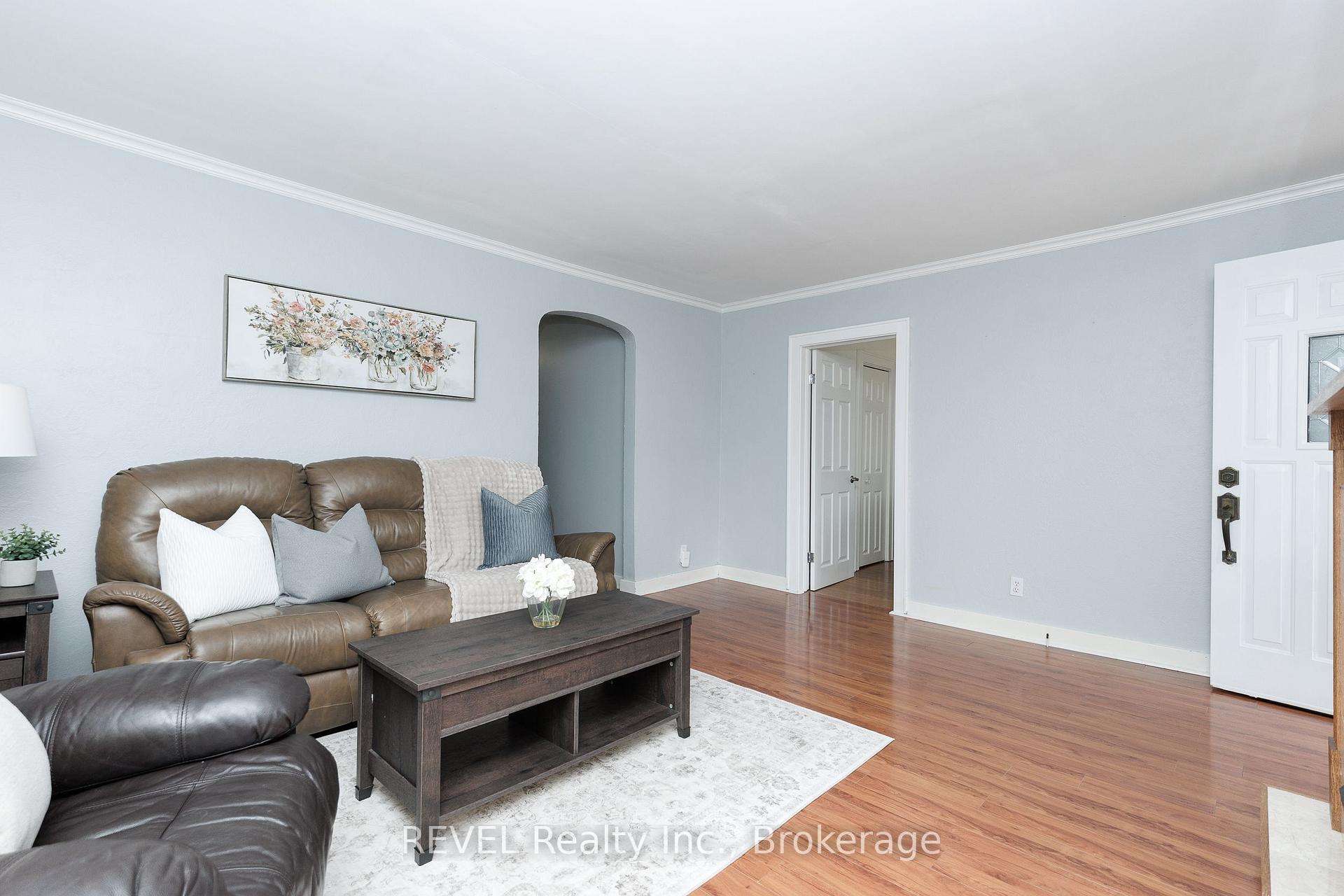 Photo 10 of 66 Semley Avenue, Welland, Broadway — HOMEH