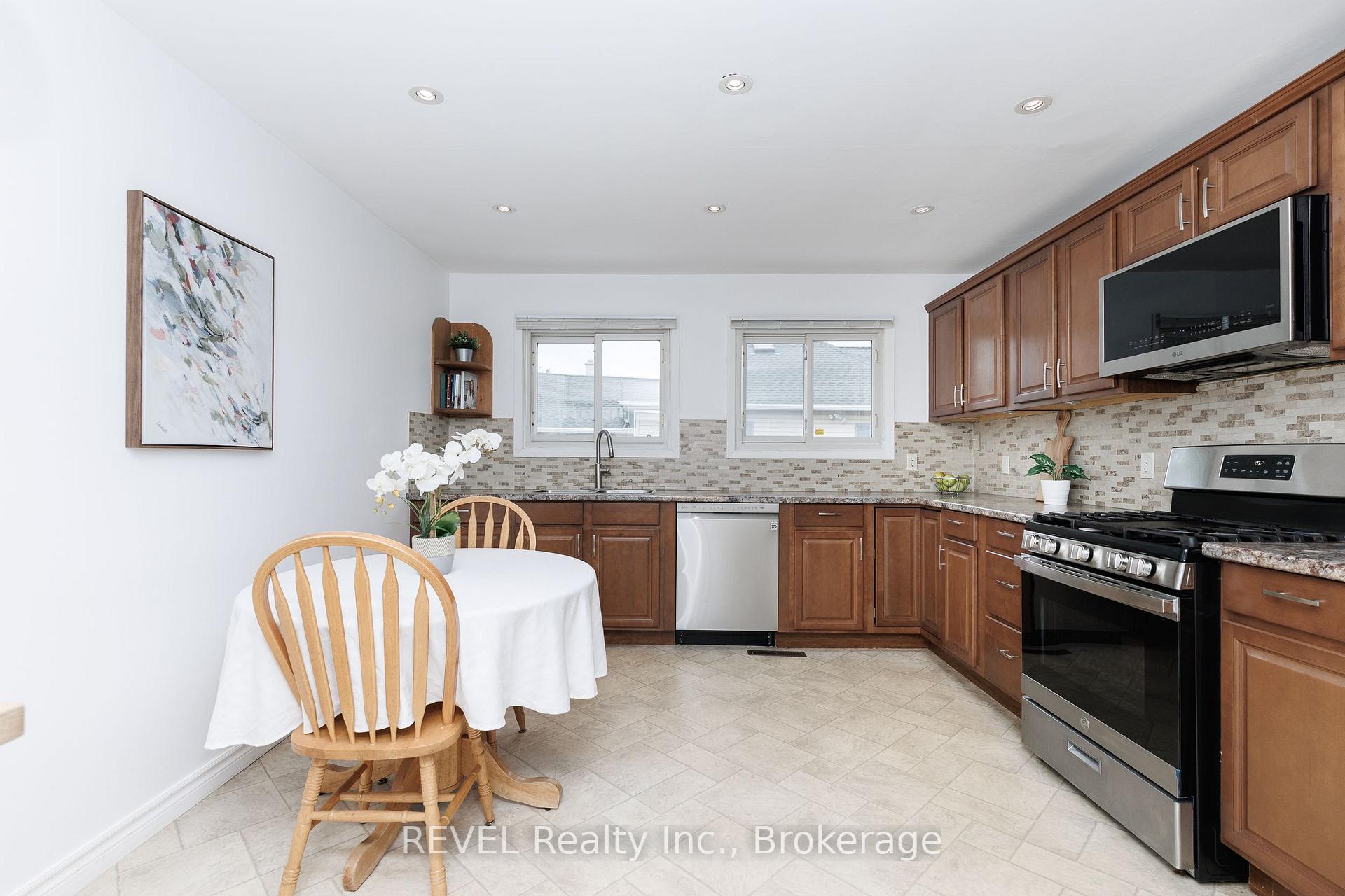 Photo 14 of 66 Semley Avenue, Welland, Broadway — HOMEH