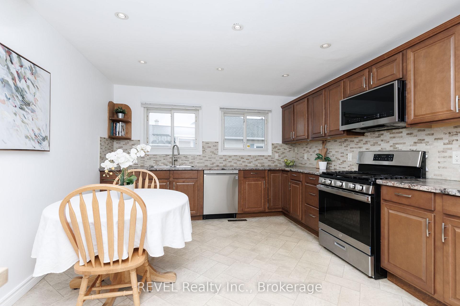 Photo 15 of 66 Semley Avenue, Welland, Broadway — HOMEH