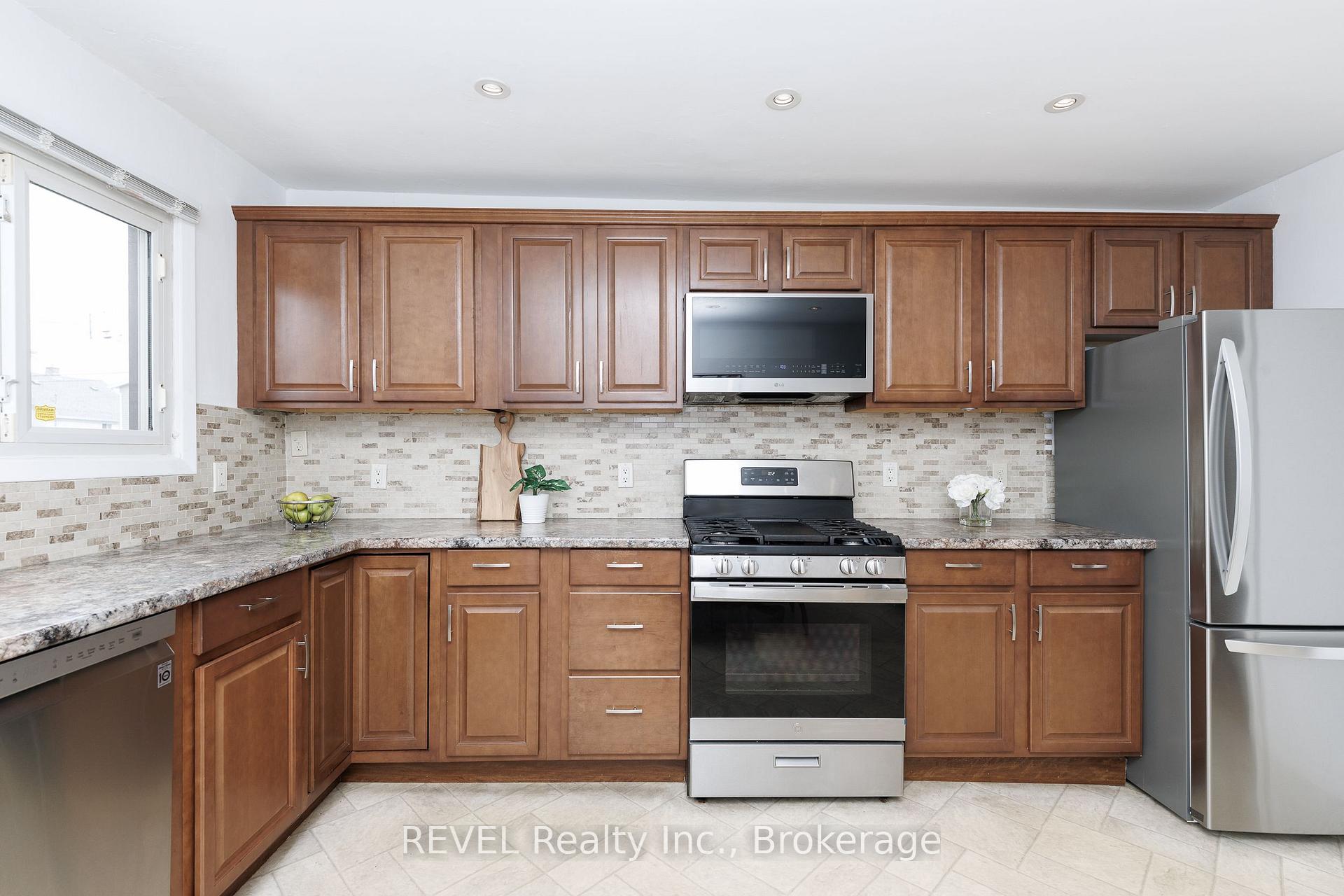 Photo 16 of 66 Semley Avenue, Welland, Broadway — HOMEH