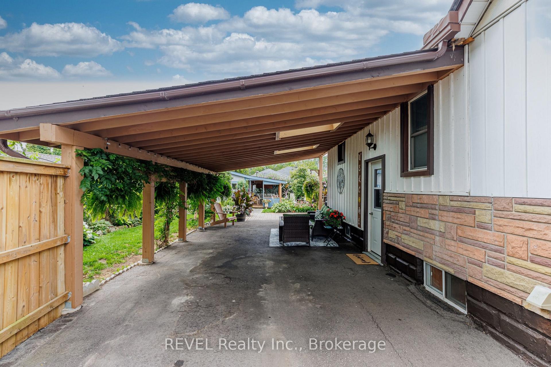 Photo 33 of 66 Semley Avenue, Welland, Broadway — HOMEH