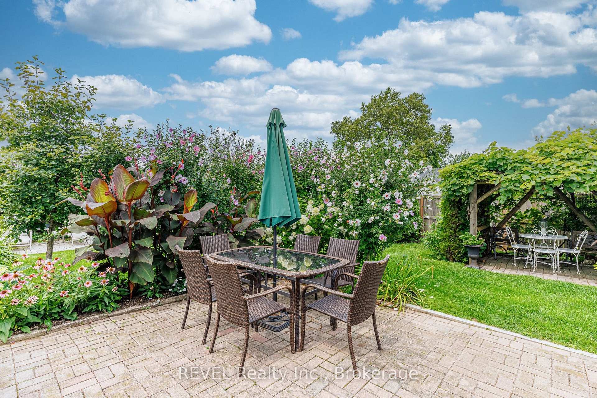 Photo 38 of 66 Semley Avenue, Welland, Broadway — HOMEH